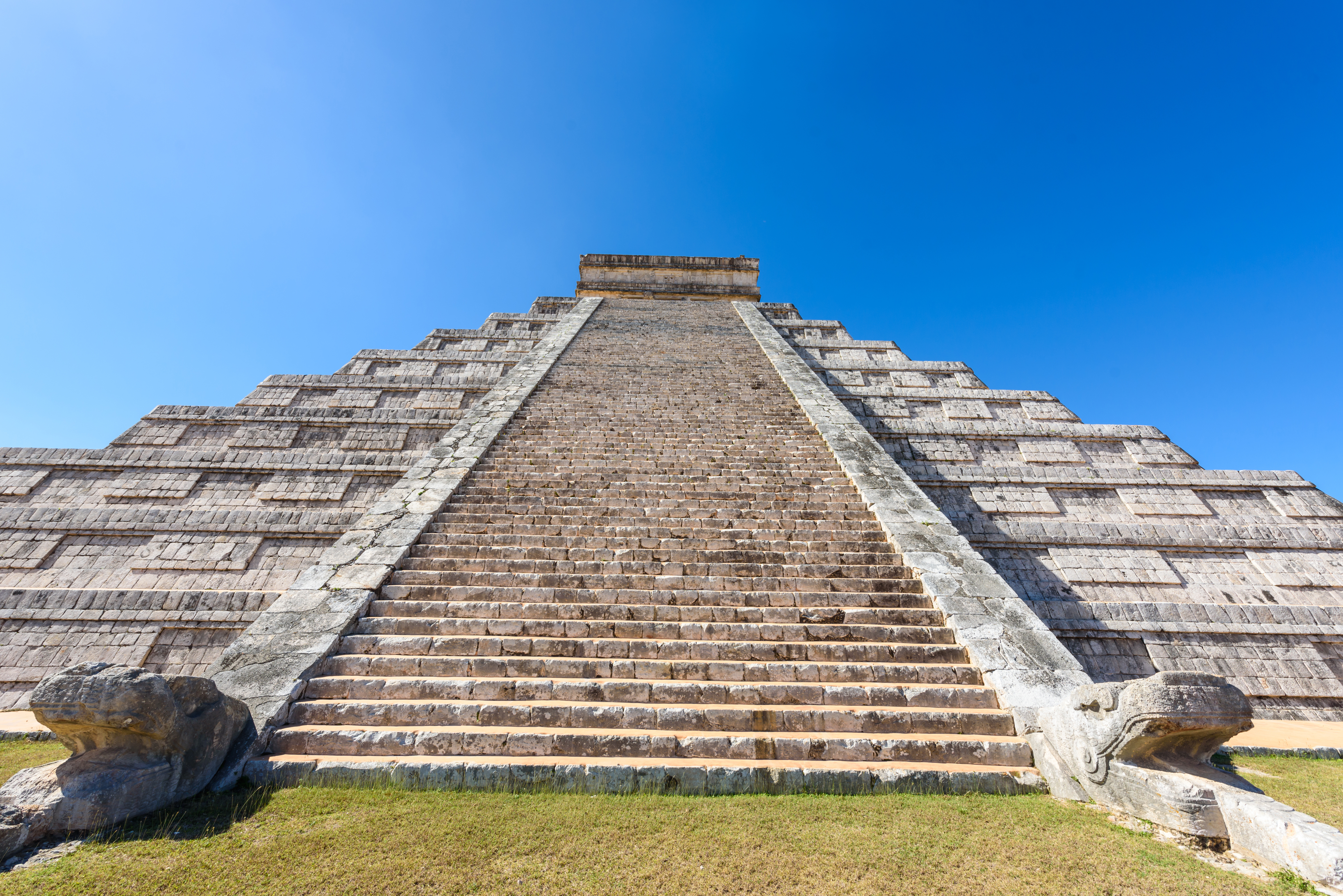 Mayapyramiden El Castillo i Chichén Itzá på Yucatán-halvøen i Mexico