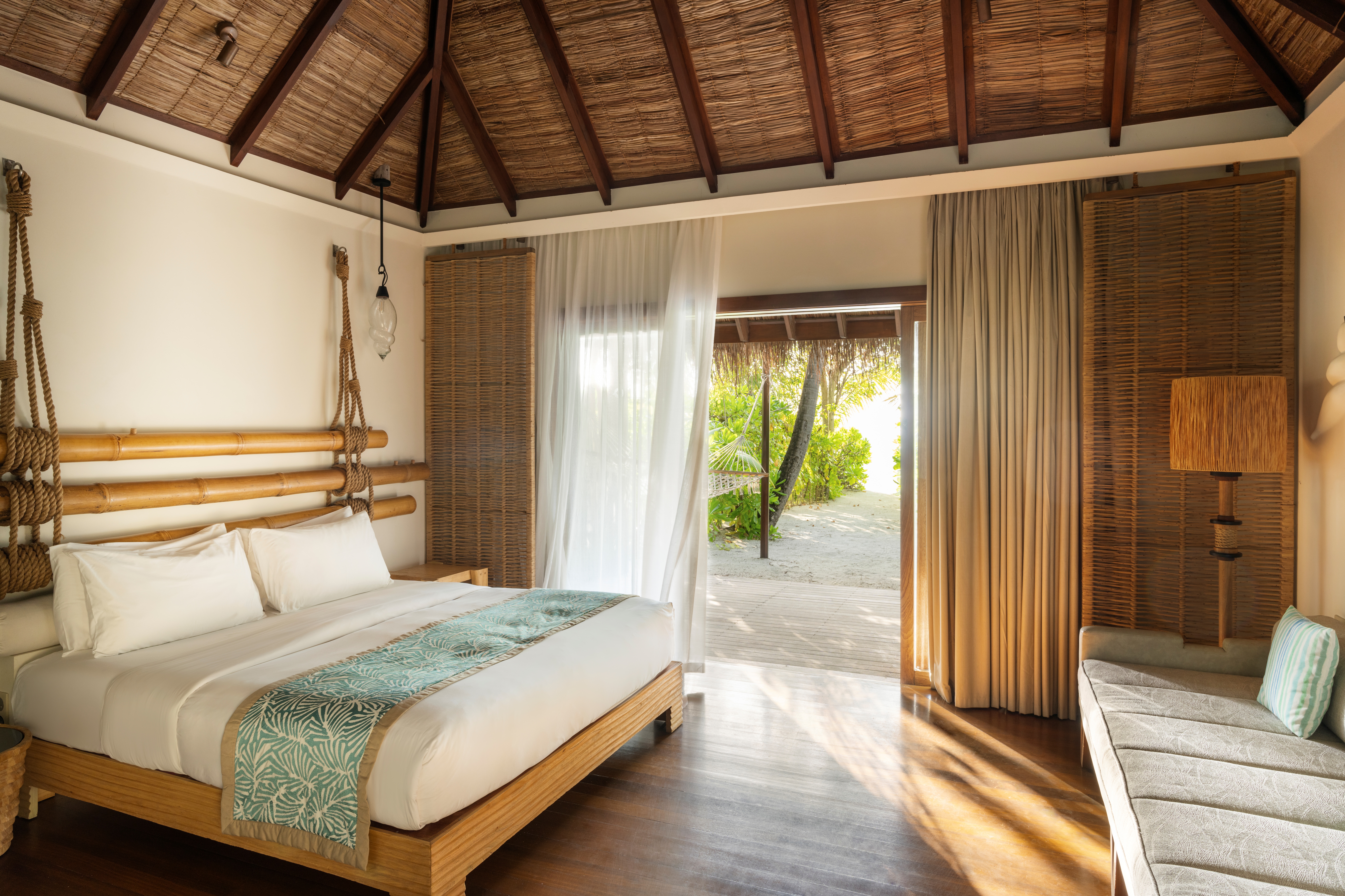 Constance Moofushi Accommodation Beach Villa 02