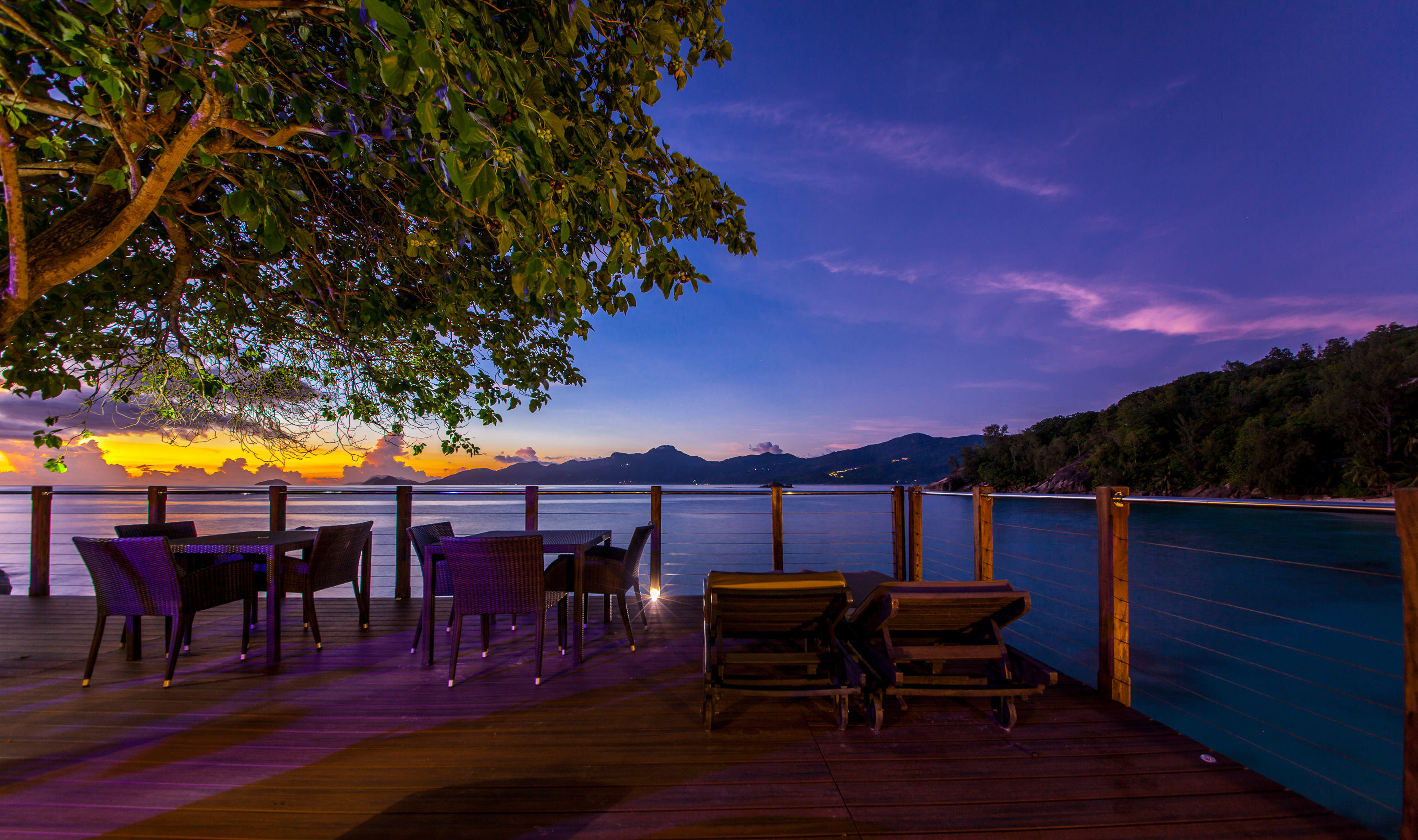 Masonstravel Ansesoleilbeachcomber Decking At Sunset
