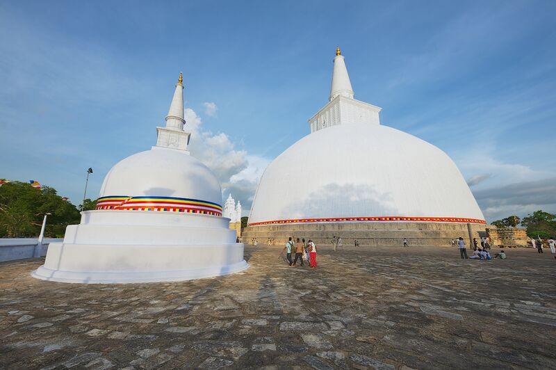 ANURADHAPURA - de gigantiske pagoder kan tage pusten fra de fleste besøgende, Check Point Travel