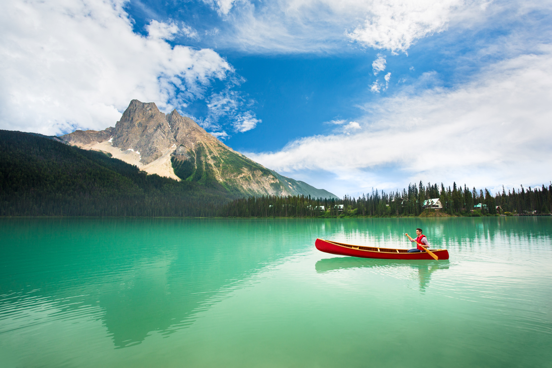 EMERALD LAKE - Tag på kanotur på Emerald Lake og nyd natursceneriet, Check Point Travel