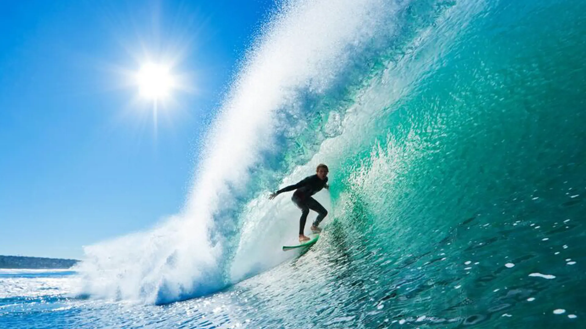 KULTUR - bølgerne ud for kysten er blandt de bedste i Verden for de til tider frygtløse surfere, Check Point Travel