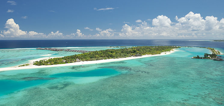 PARADISE ISLAND - hele vejen rundt om øen er der mulighed for at bade fra stranden og finde et uforstyrret sted, Check Point Travel