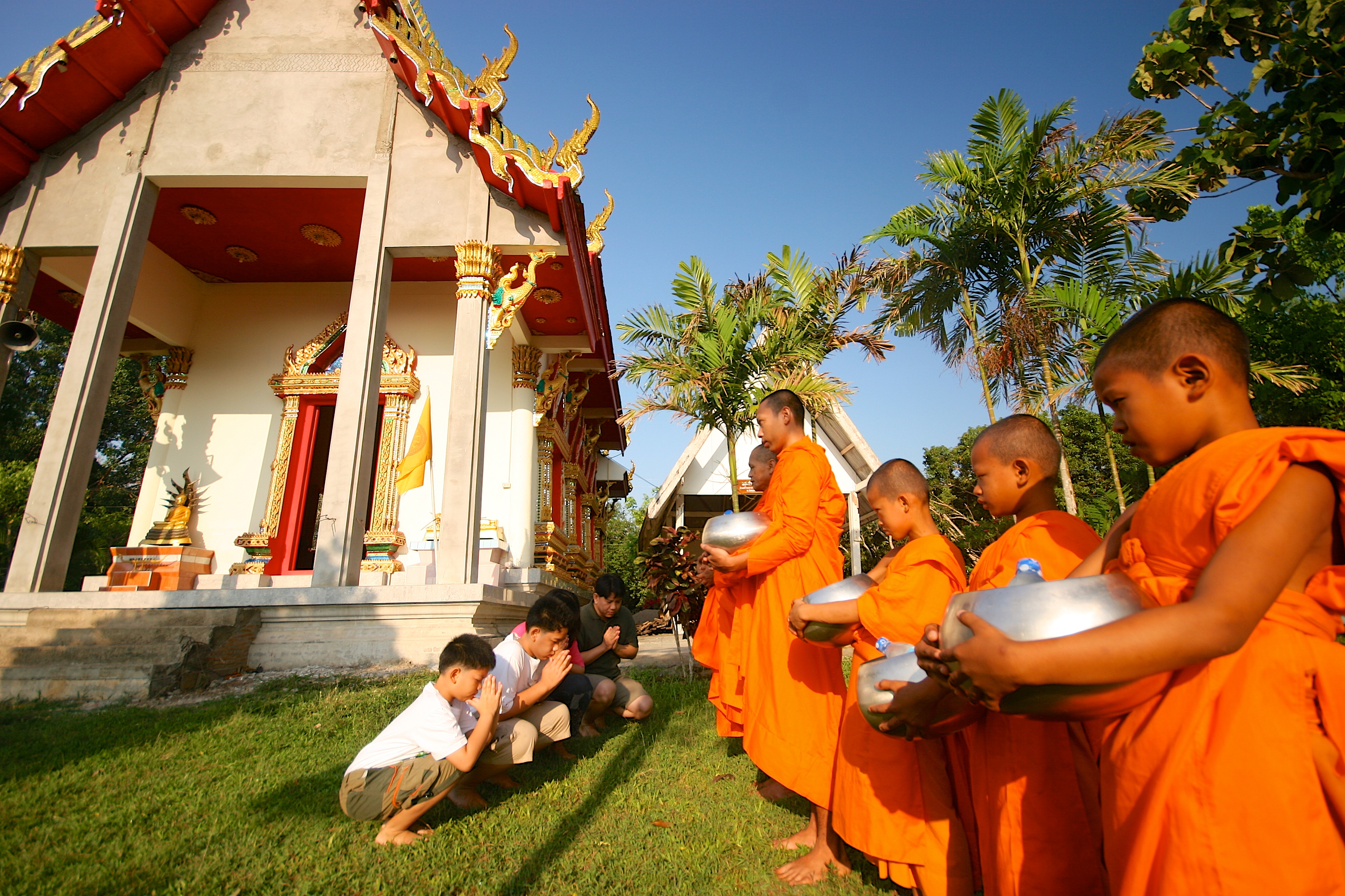 RIVER KWAI - Mens I er i Hin Tok River Camp er der mulighed for at besøge lokale landsbyer og templer, Check Point Travel