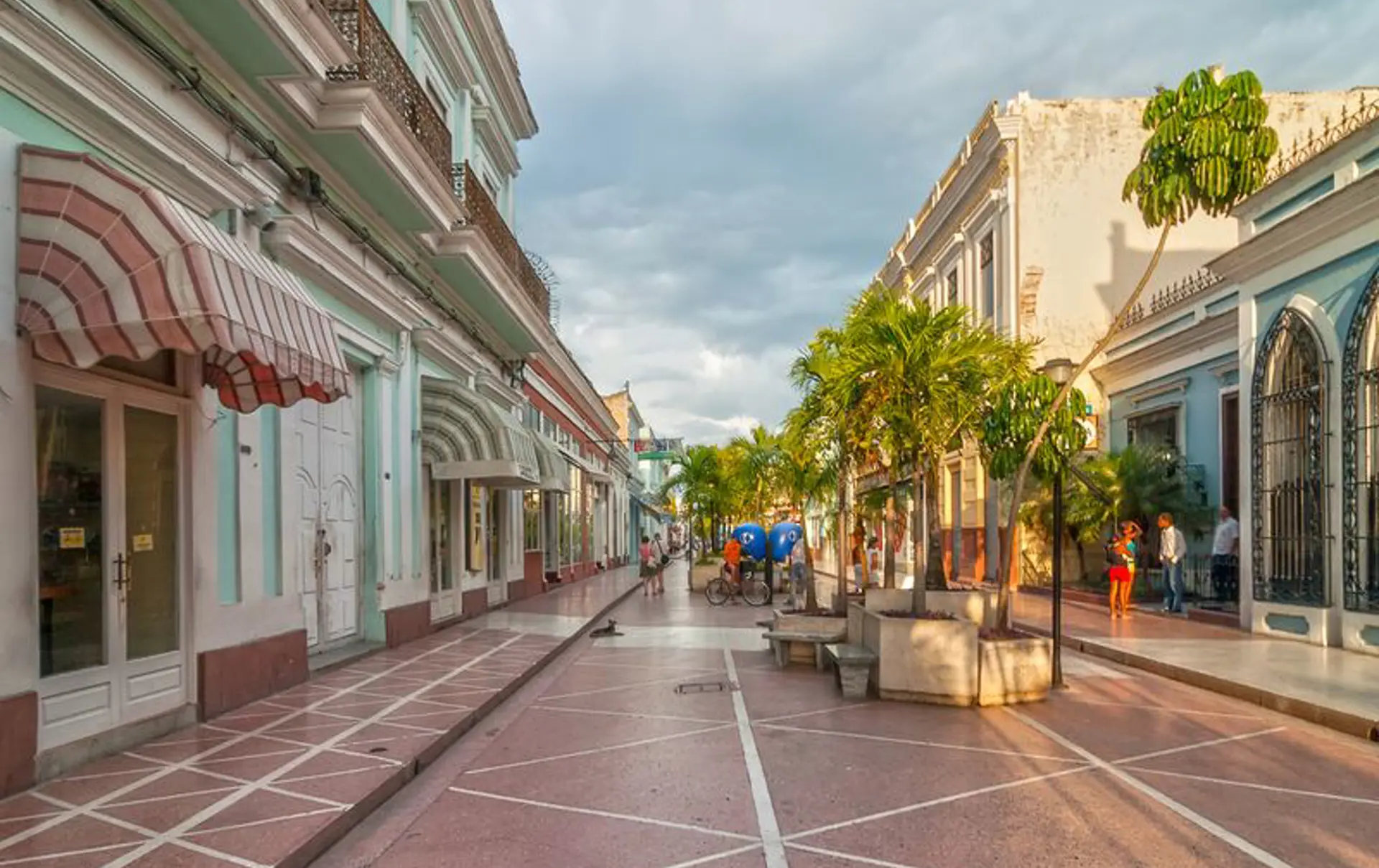CIENFUEGOS - den historiske gamle bydel gemmer på en række gode retauranter, Check Point Travel