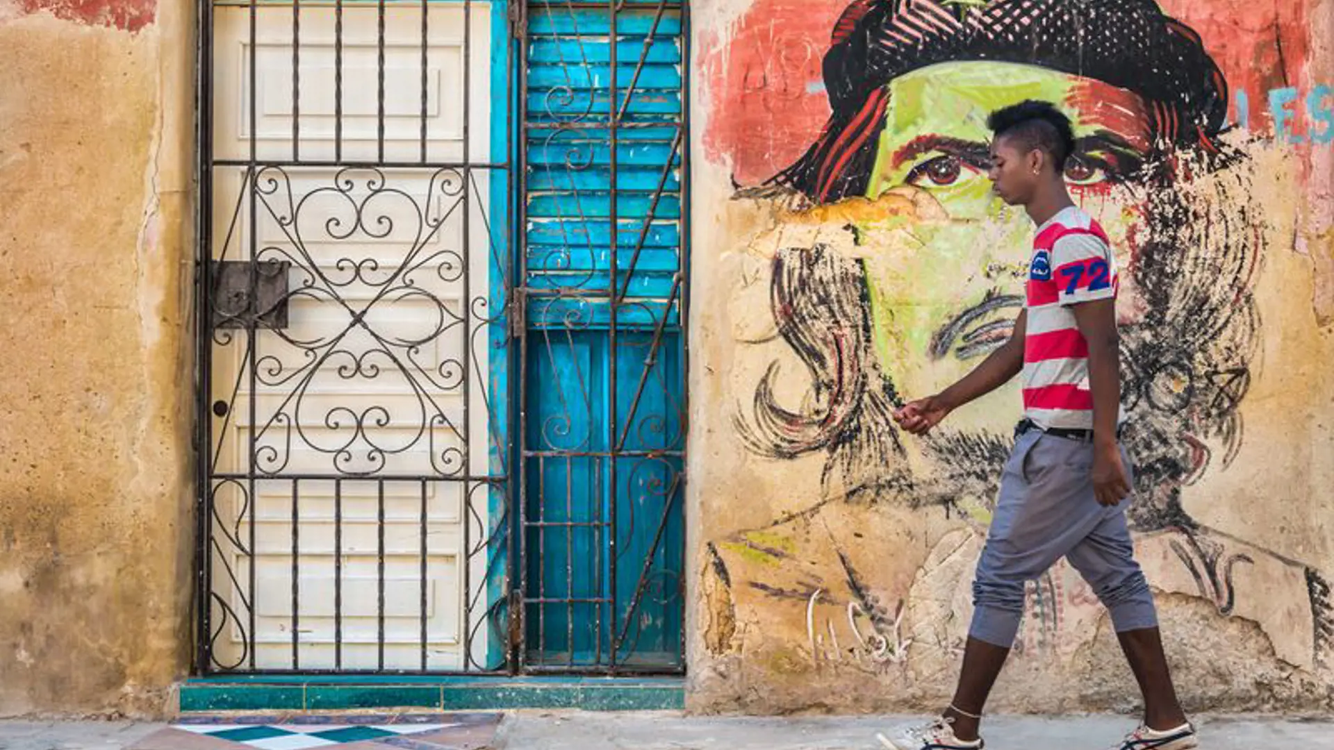 HAVANNA - de gamle revolutionshelte fejres fortsat og ses ofte som kunstneriske vægmalerier rundt om i byen, Check Point Travel