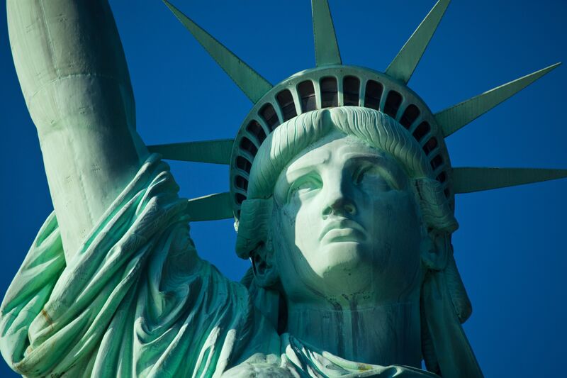 NEW YORK - frihedsgudinden ved indsejlingen til New Yorks havn er en af byens mest berømte seværdigheder, Check Point Travel