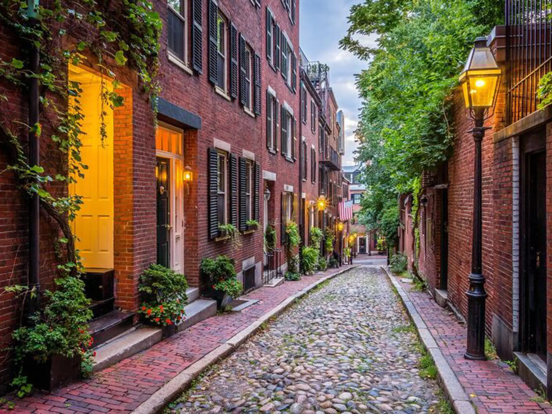 BOSTON - der er en helt særlig stemning i byens historiske kvarter, hvor røde murstensbygninger bringer minderne frem om de europæiske rødder, Check Point Travel