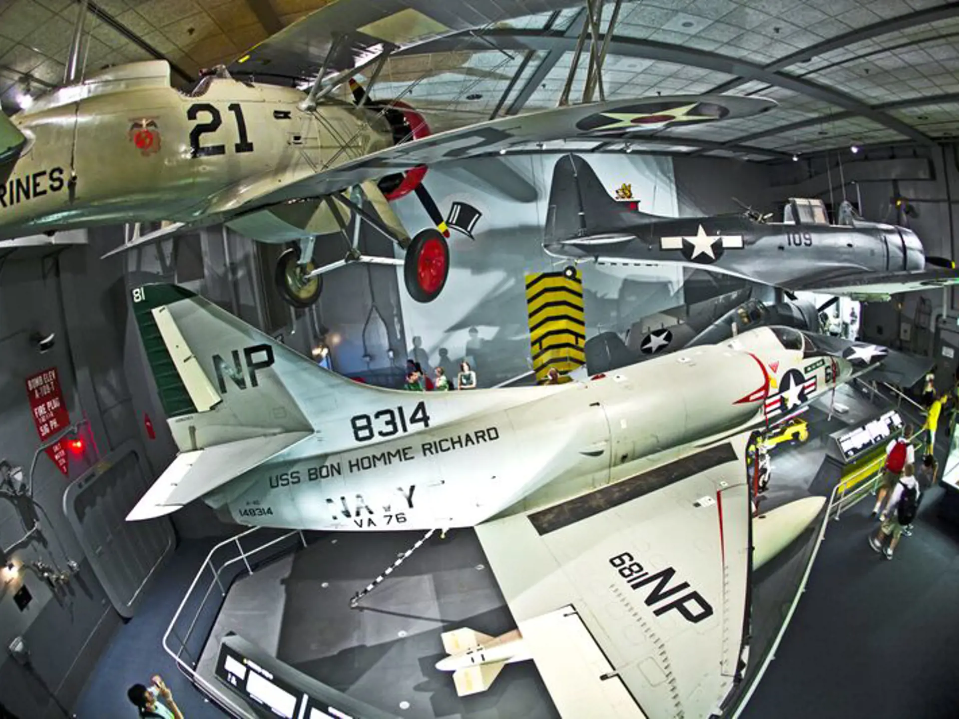 WASHINGTON - byen rummer nogle af Verdens bedste muesser, blandt National air and space museum med en imponerende samling af flyvemaskiner, Check Point Travel