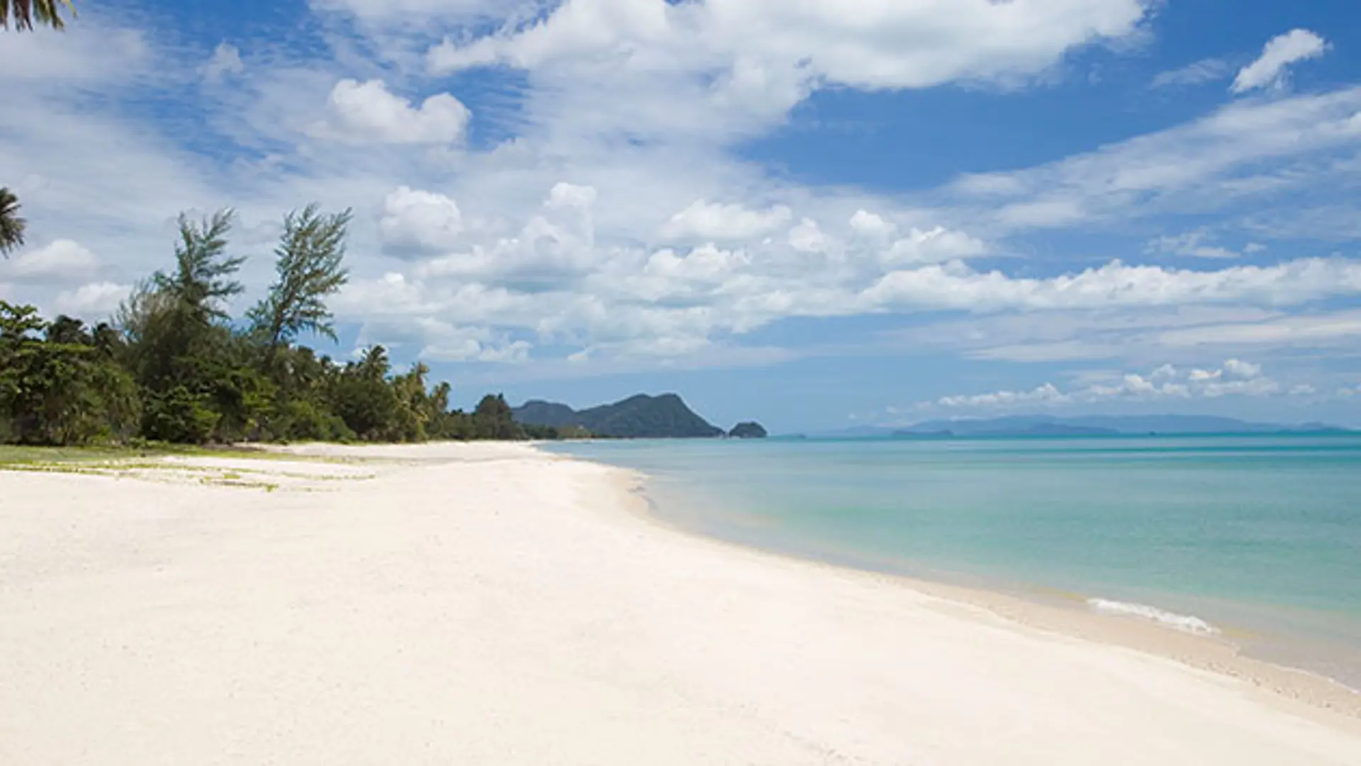 Khanom - Aava Resort ligger direkte ned til en flere kilometer lang og uforstyrret sandstrand, Check Point Travel