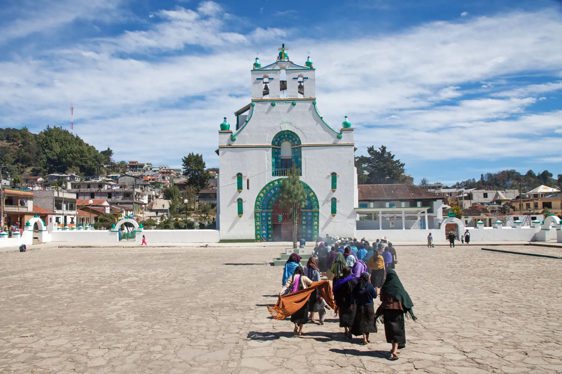INDIANERE OG LANDSBYLIV - Kom helt tæt på det traditionelle landsbyliv, når I besøger San Juan Chamula. Her bør I huske at besøge byens kirke, der på ingen måde minder om noget andet, I har oplevet.