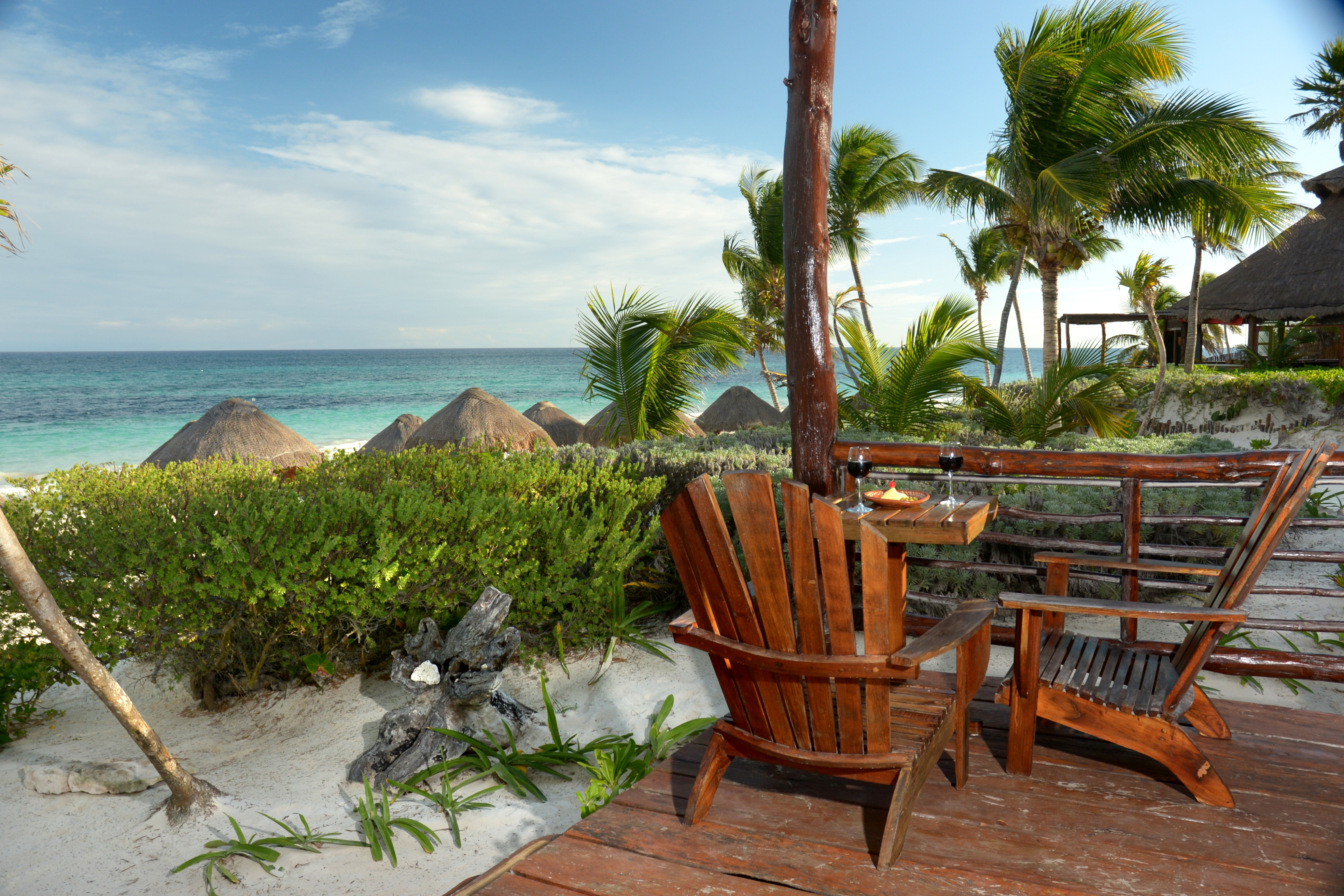 TULUM - Hip Tulum Hotel ligger helt nede ved stranden. I kan opgradere til at bo på værelse med havudsigt. 