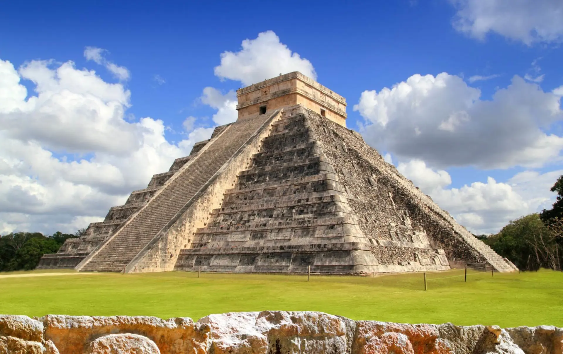 Chichen-Itza 04.jpg