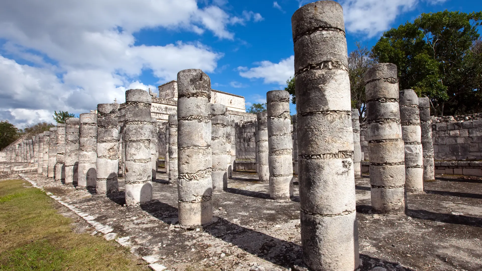 Chichen-Itza 02.jpg