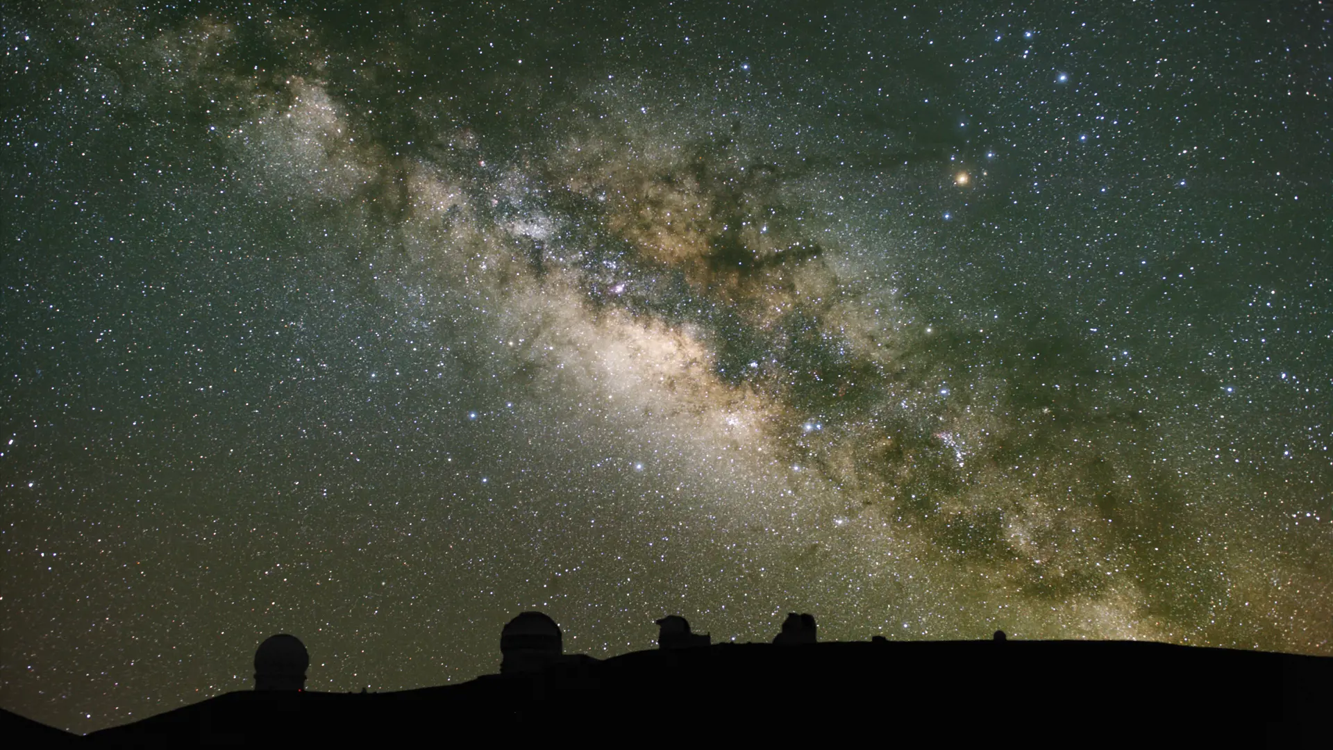 BIG ISLAND - Fra toppen af Mauna Kea-vulkanen kan I opleve en af de klareste stjernehimler på jorden.