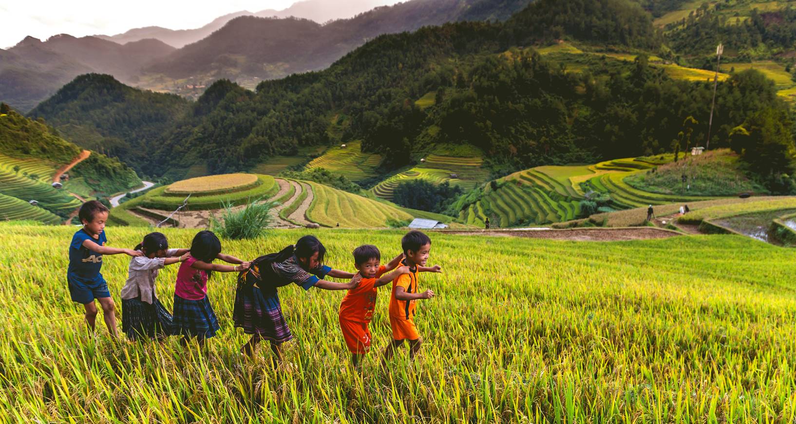 MAI CHAU - Fra Hanoi går turen til de frodige dalstrøg i Mai Chau.