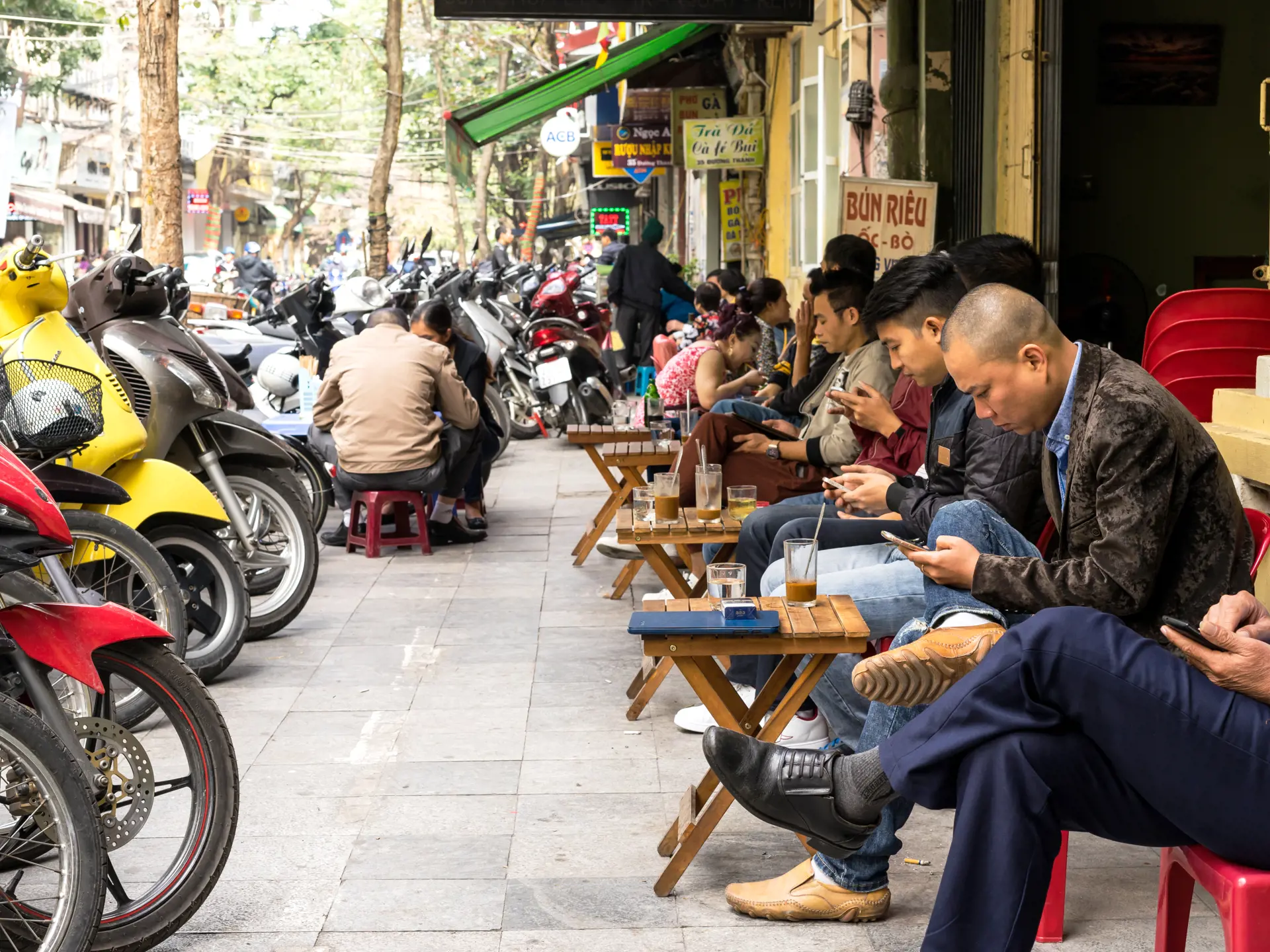 HANOI - Rejsen rundes af i Hanoi. Nyd en kop kaffe med de lokale i byens gamle kvarter.