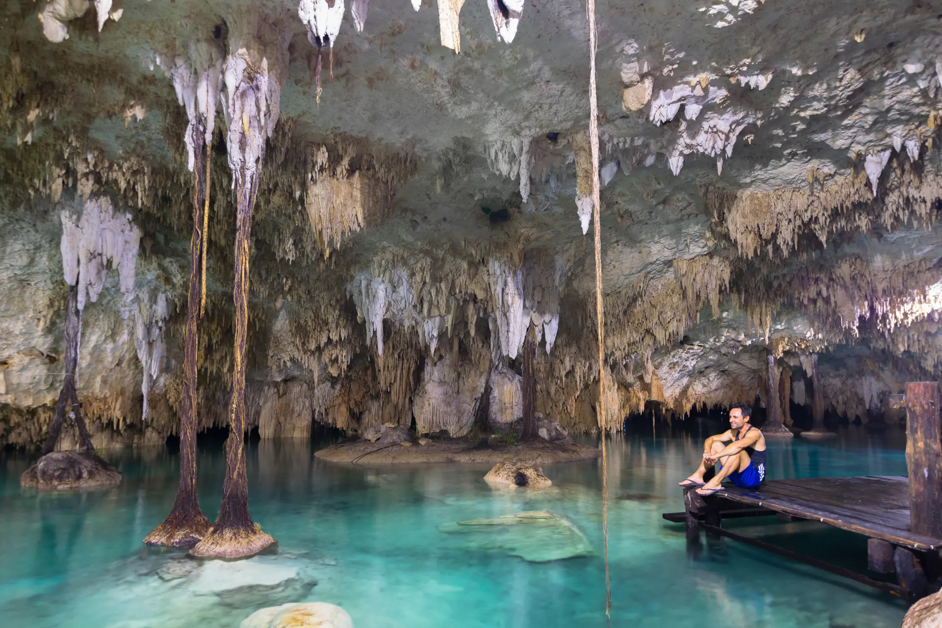 SAC ACTUN - Fra Tulum kan I tage på udflugt og udforske det eventyrlige system af huler, grotter og floder i Sac Actun. 