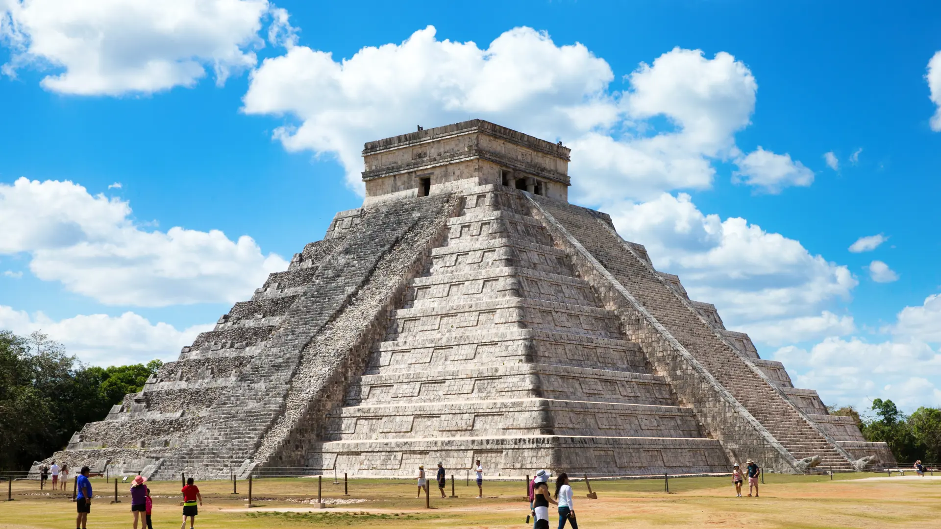 CHICHEN ITZA - Fra Tulum har I mulighed for at besøge et af verdens syv morderne vidundere - fortryllende Chichen Itza.