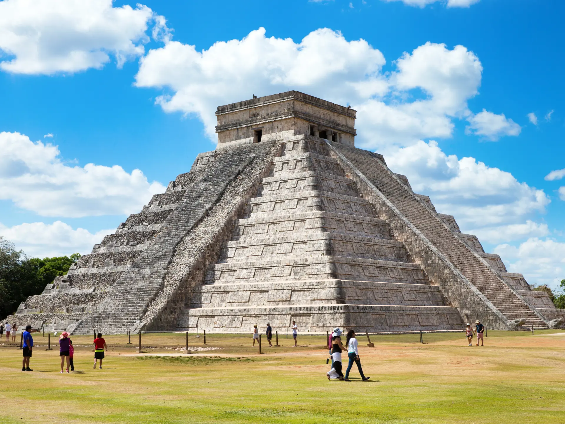 CHICHEN ITZA - Fra Tulum har I mulighed for at besøge et af verdens syv morderne vidundere - fortryllende Chichen Itza.