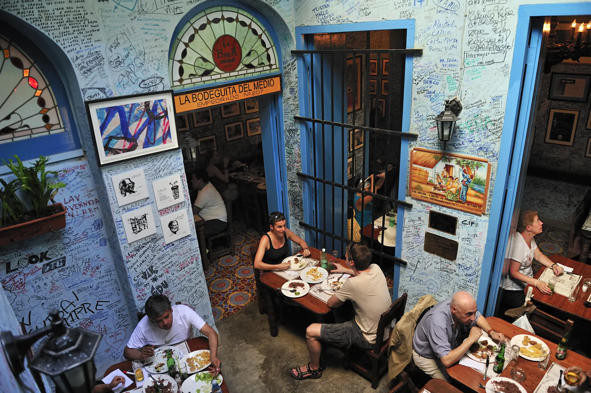 HAVANNA - Besøg La Bodeguita del Medio i Havanna og nyd et godt måltid i stemningsfulde omgivelser. 