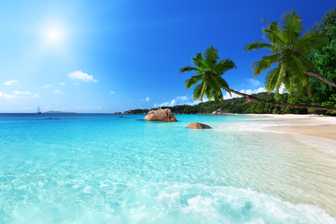 PRASLIN - På Praslin er der mange smukke strande - I kan for eksempel dase på stranden Anse Lazio.