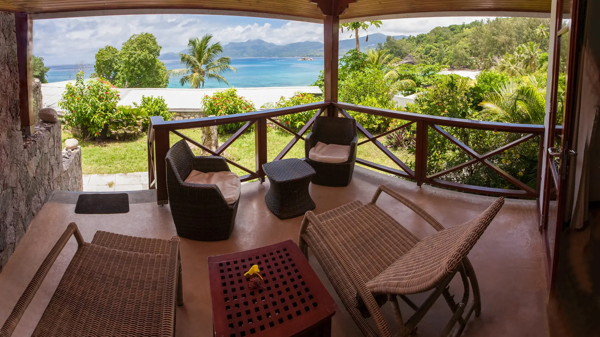 Anse soleil beachcomber-Premier Room Veranda.jpg