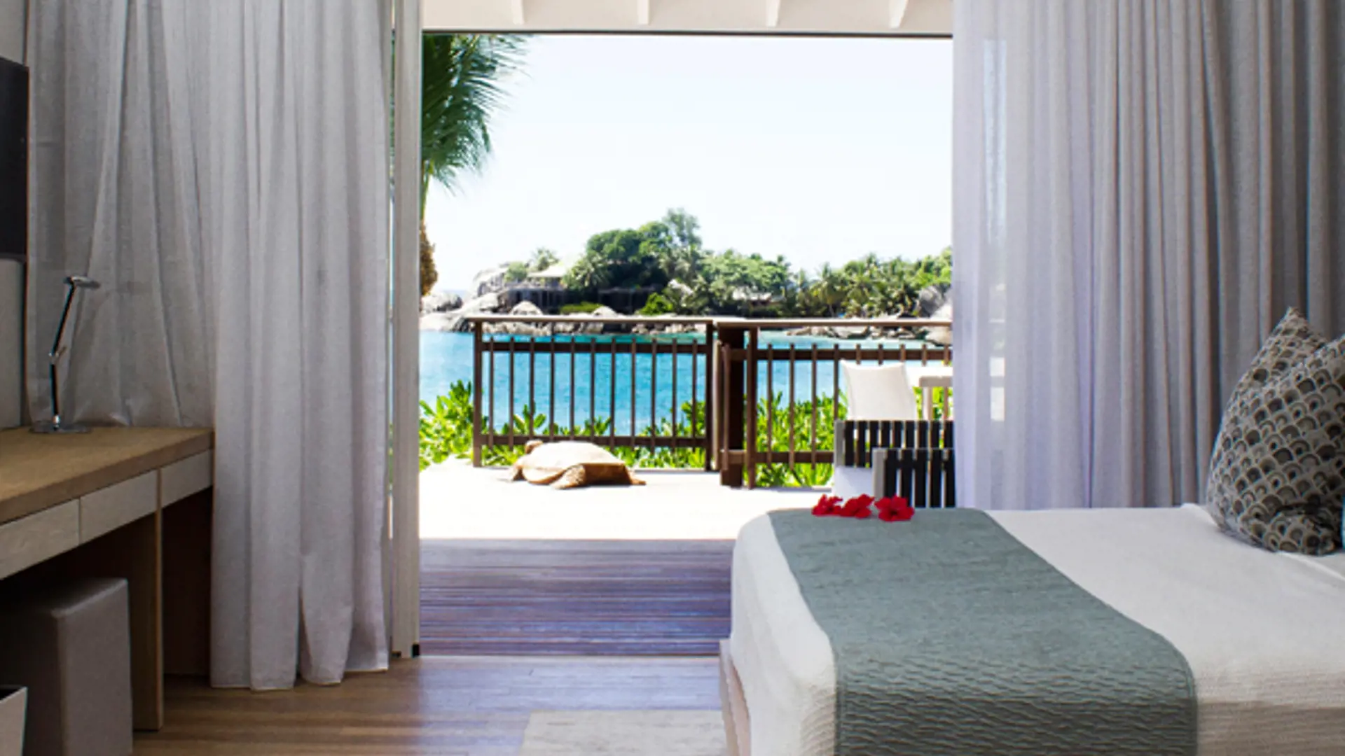 LUKSUSBADEFERIE - Nyd en badeferie i skønne omgivelser på Mahé, Seychellerne. I bor i flot bungalow med havudsigt.