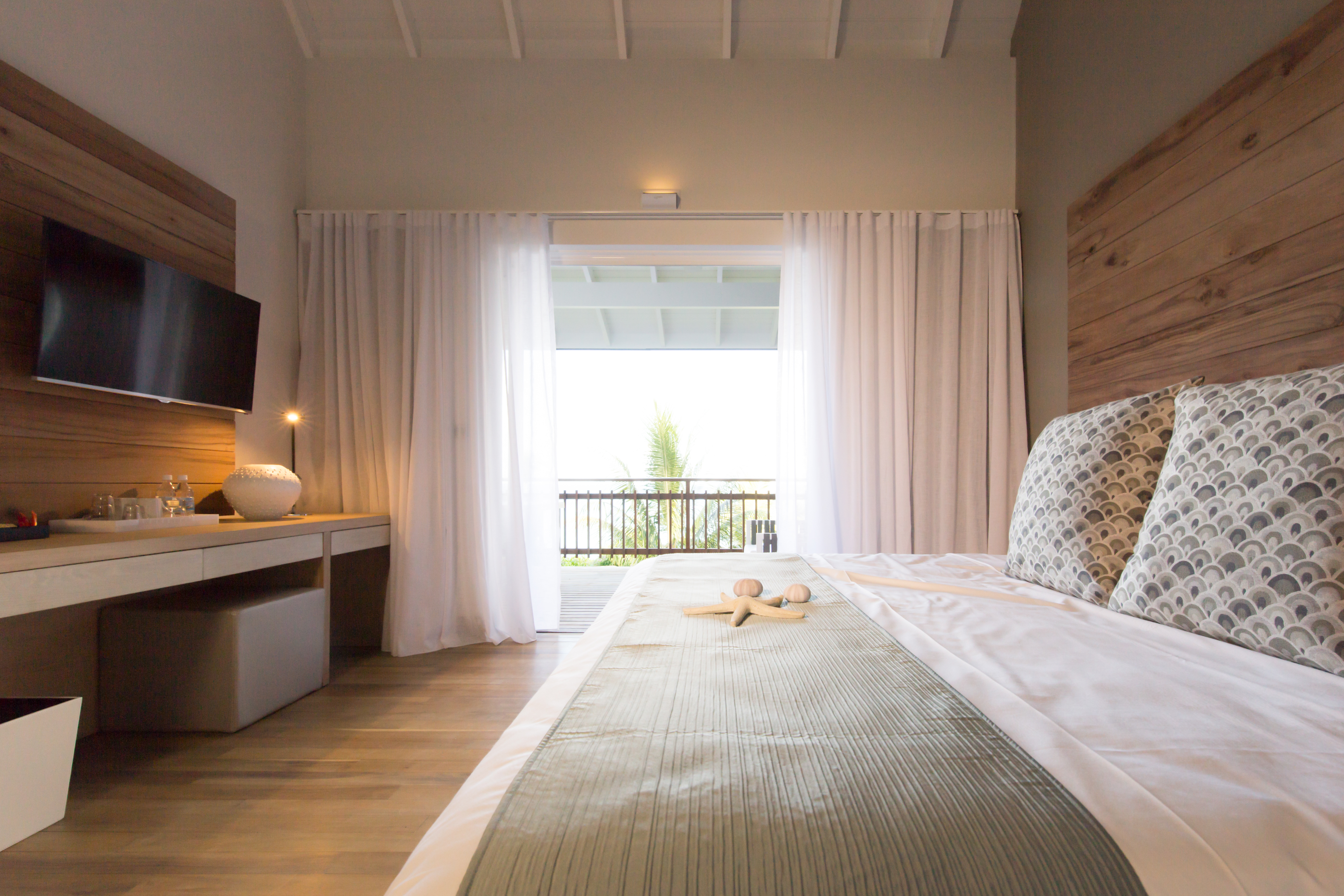 LUKSUSBADEFERIE - Nyd en badeferie i skønne omgivelser på Mahé, Seychellerne. I bor på Carana Beach Hotel i flot Ocean View Chalet.