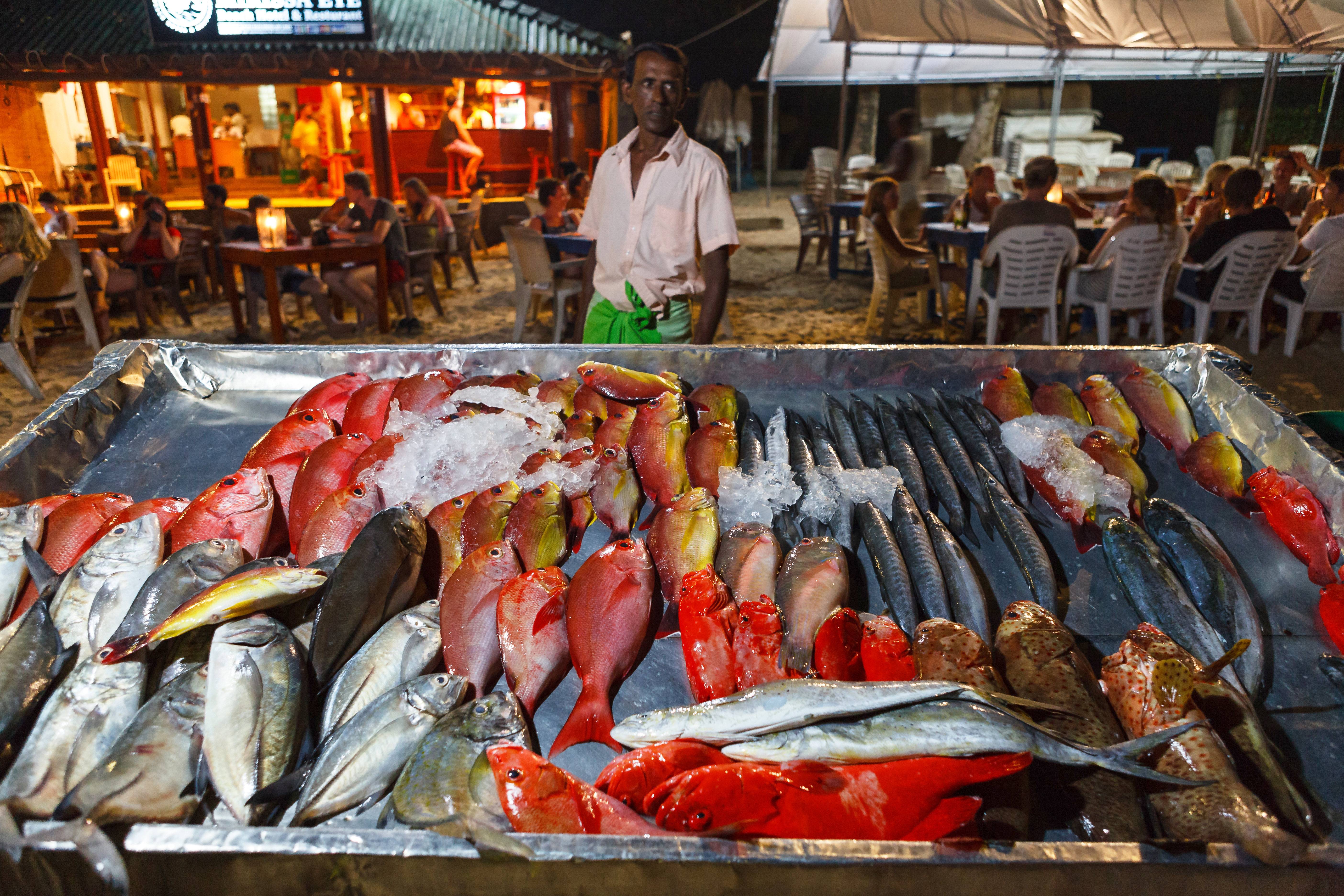 FISKERESTAURANT - Og efter at have besøgt fiskemarkedet kunne I jo passende finde jer en hyggelig fiskerestaurant og smage de friske fisk.
