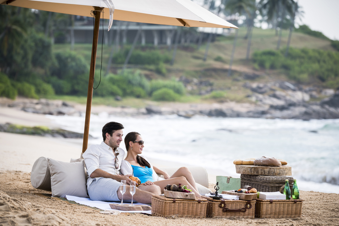74724565-H1-ATAN_BeachPicnic_Couple_09_G_A_H.jpg