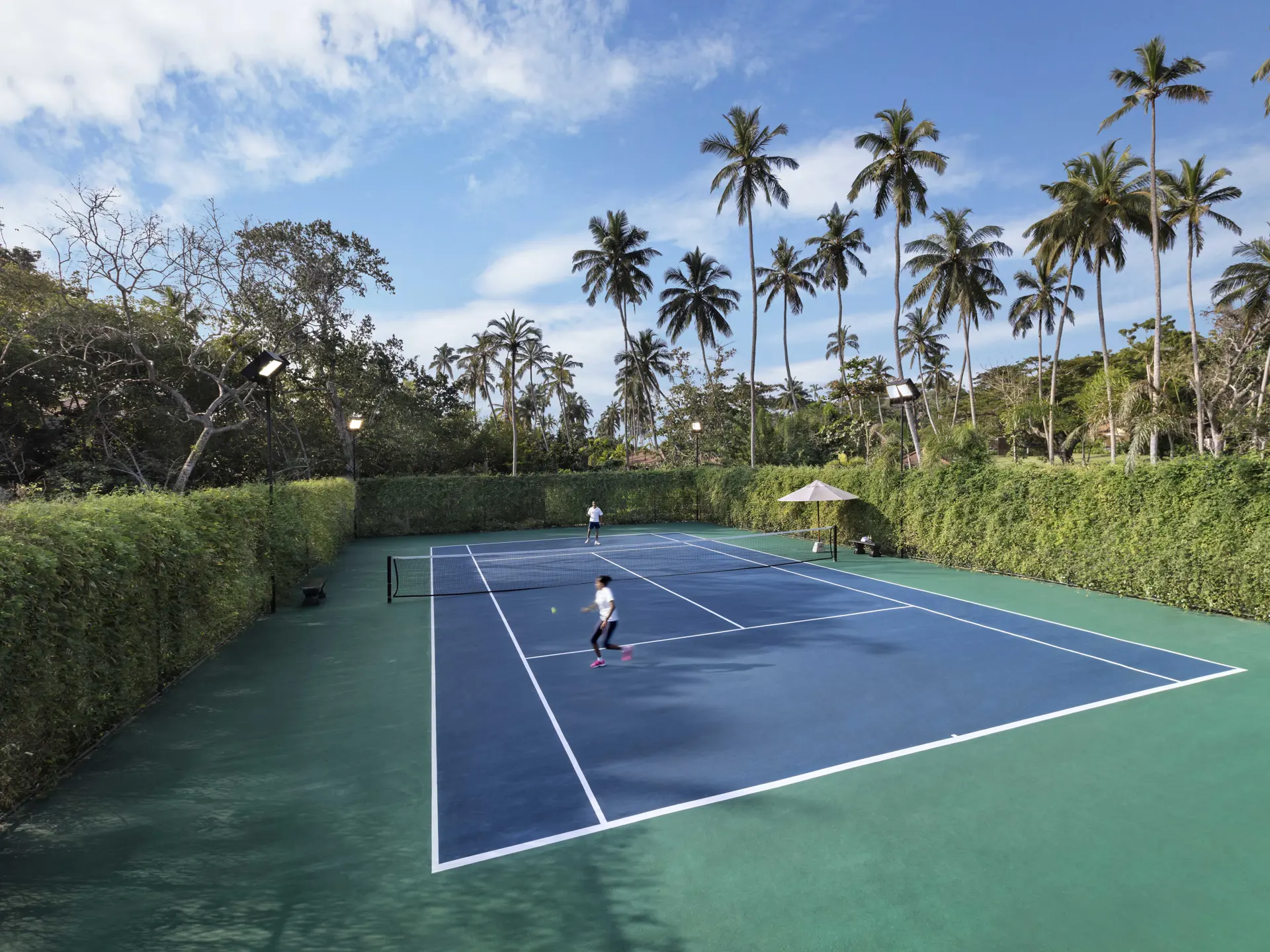 TENNIS - Tag et slag tennis og nyd at få lidt sved på panden.