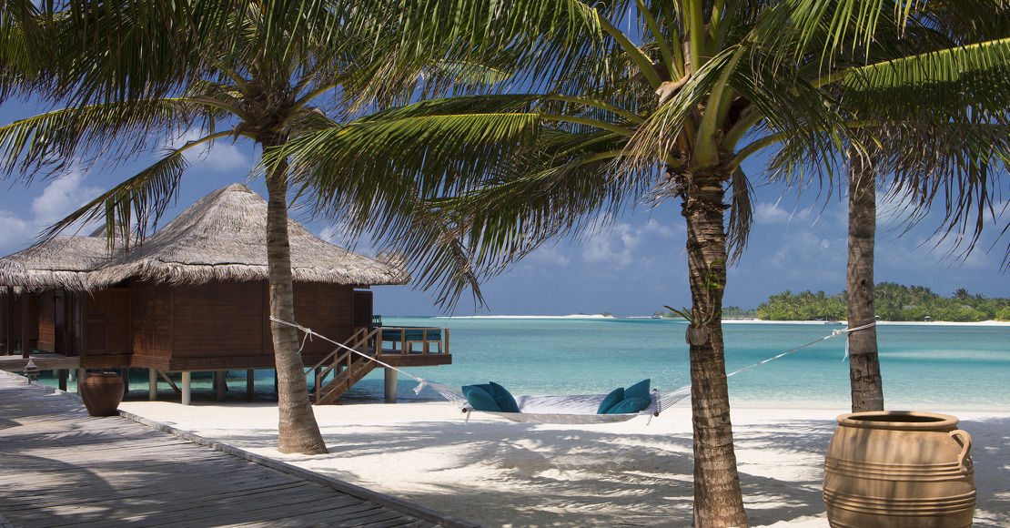 61912005-H1-Boardwalk_from_beach_to_Over_Water_Bungalows.jpg