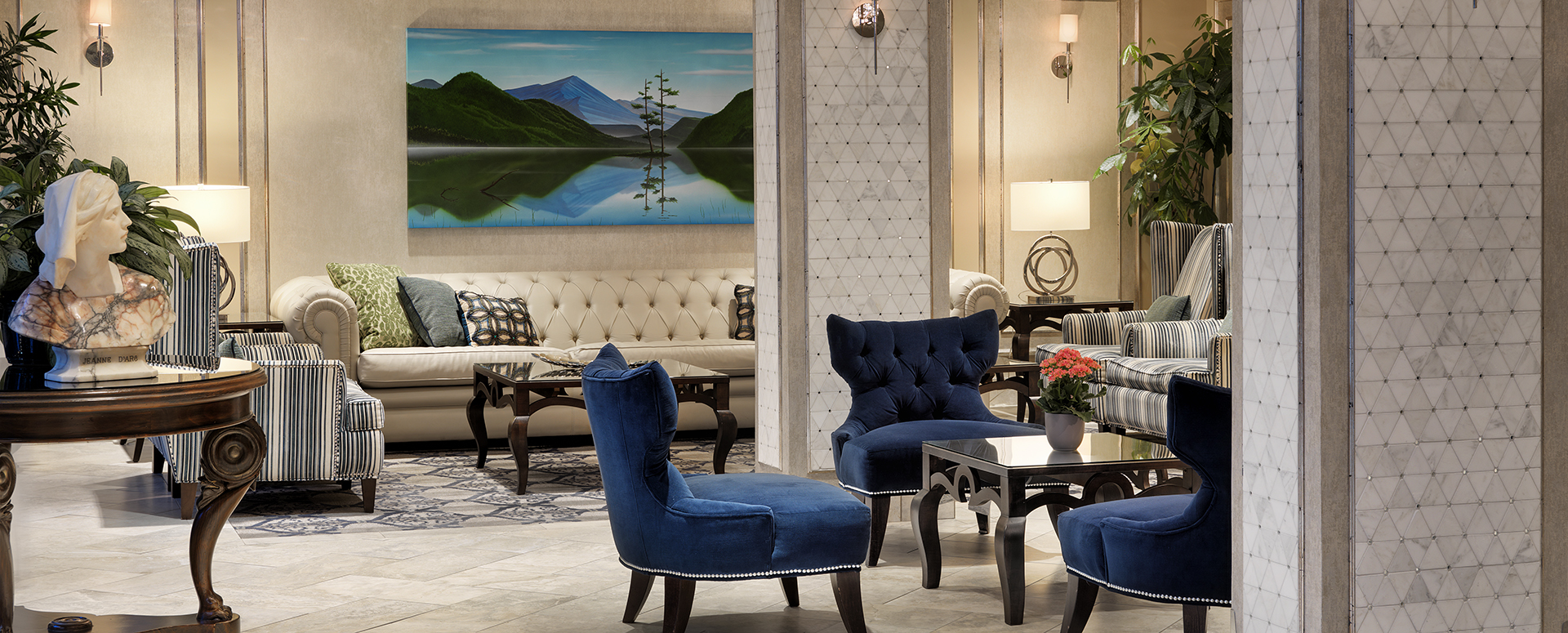 Chateau_Victoria-west-lobby_2015.jpg (1)