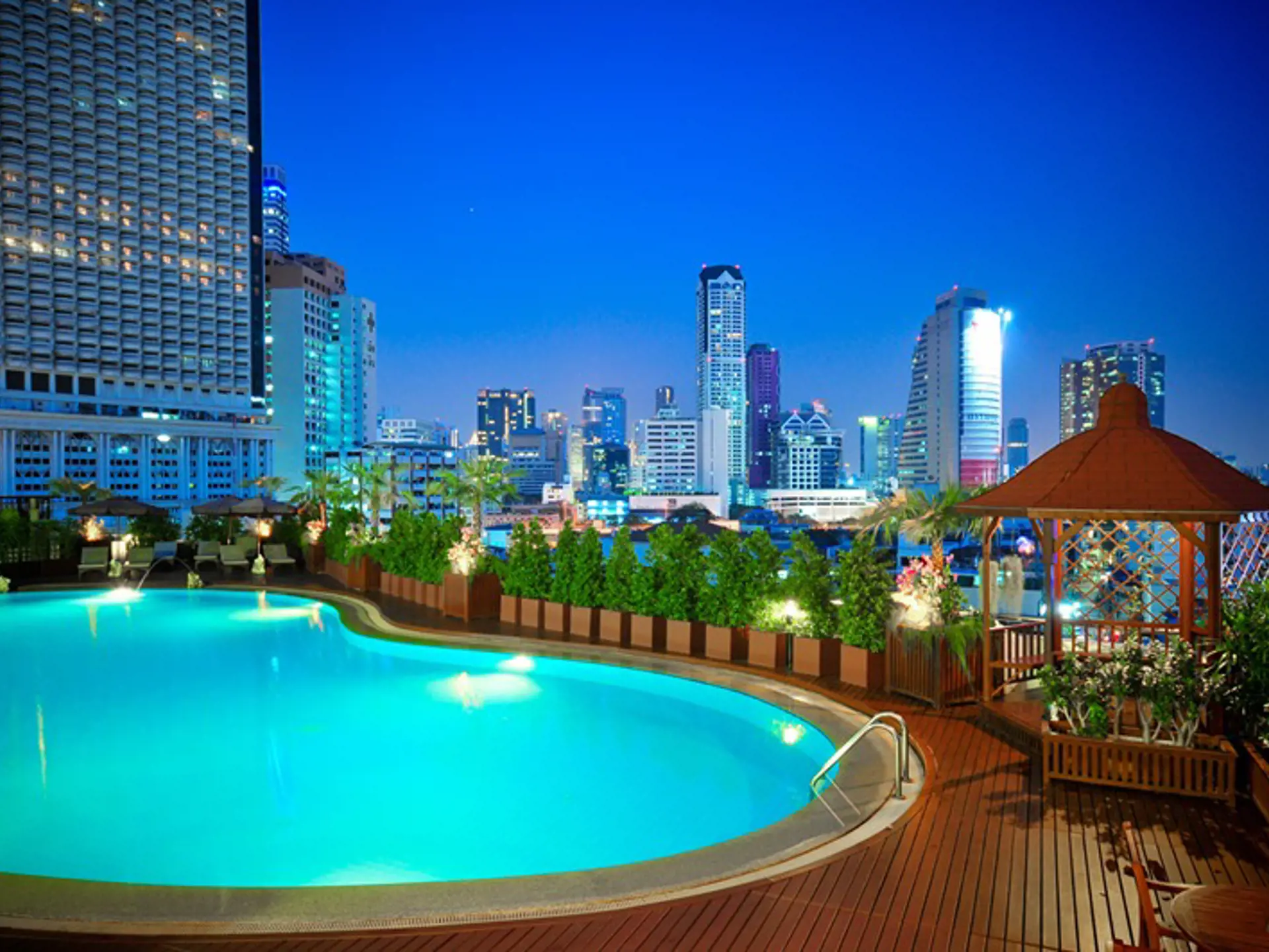 Centre Point Silom Bangkok Ferie Check Point Travel Pool