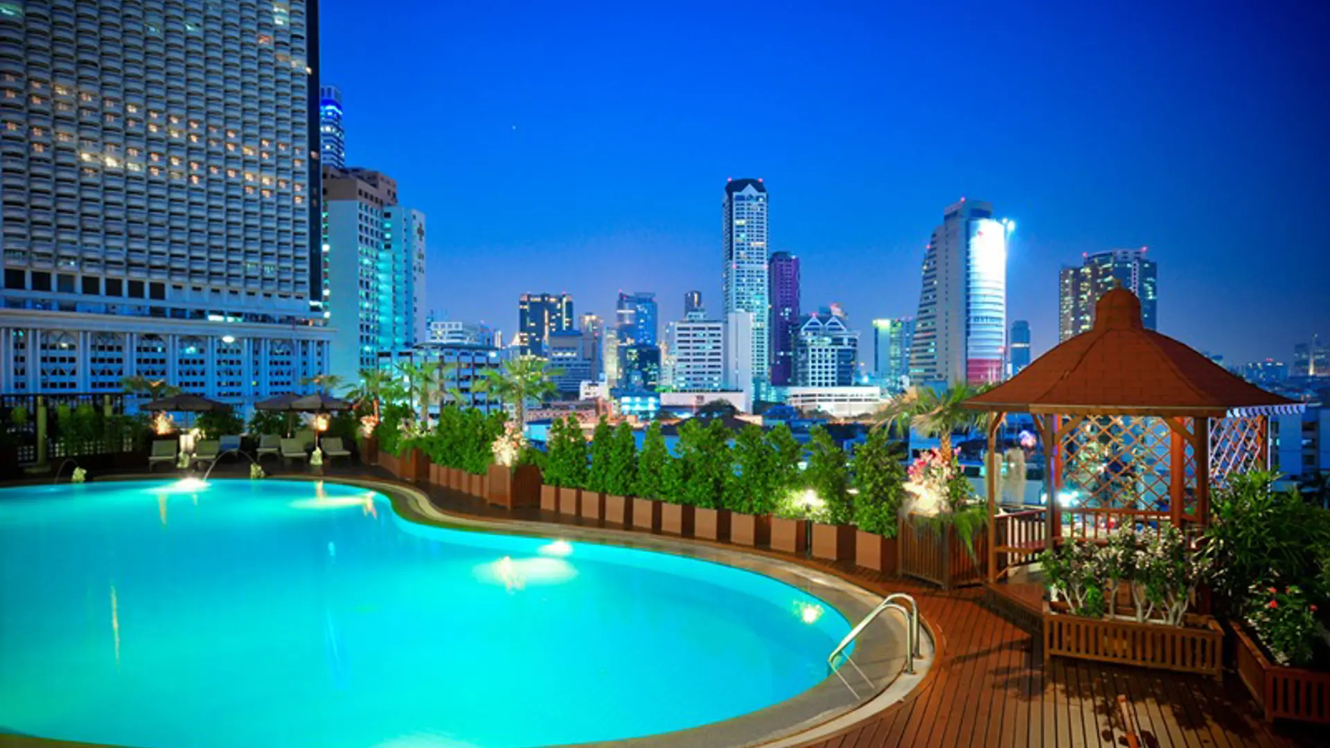 Centre Point Silom Bangkok Ferie Check Point Travel Pool