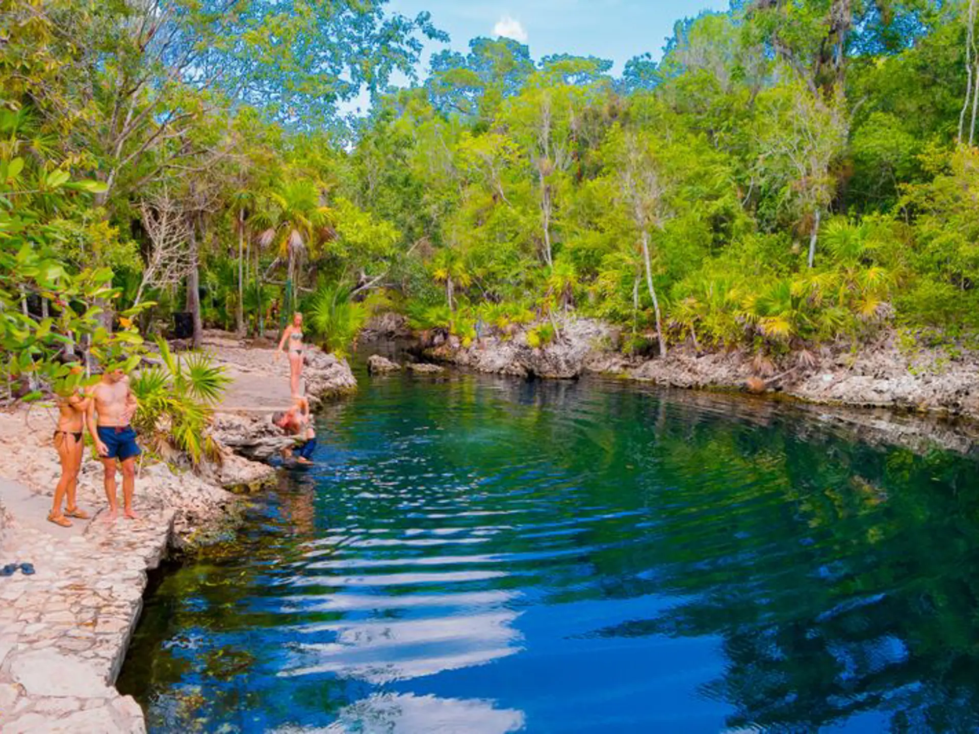 Cenote Cueva De Los Peces