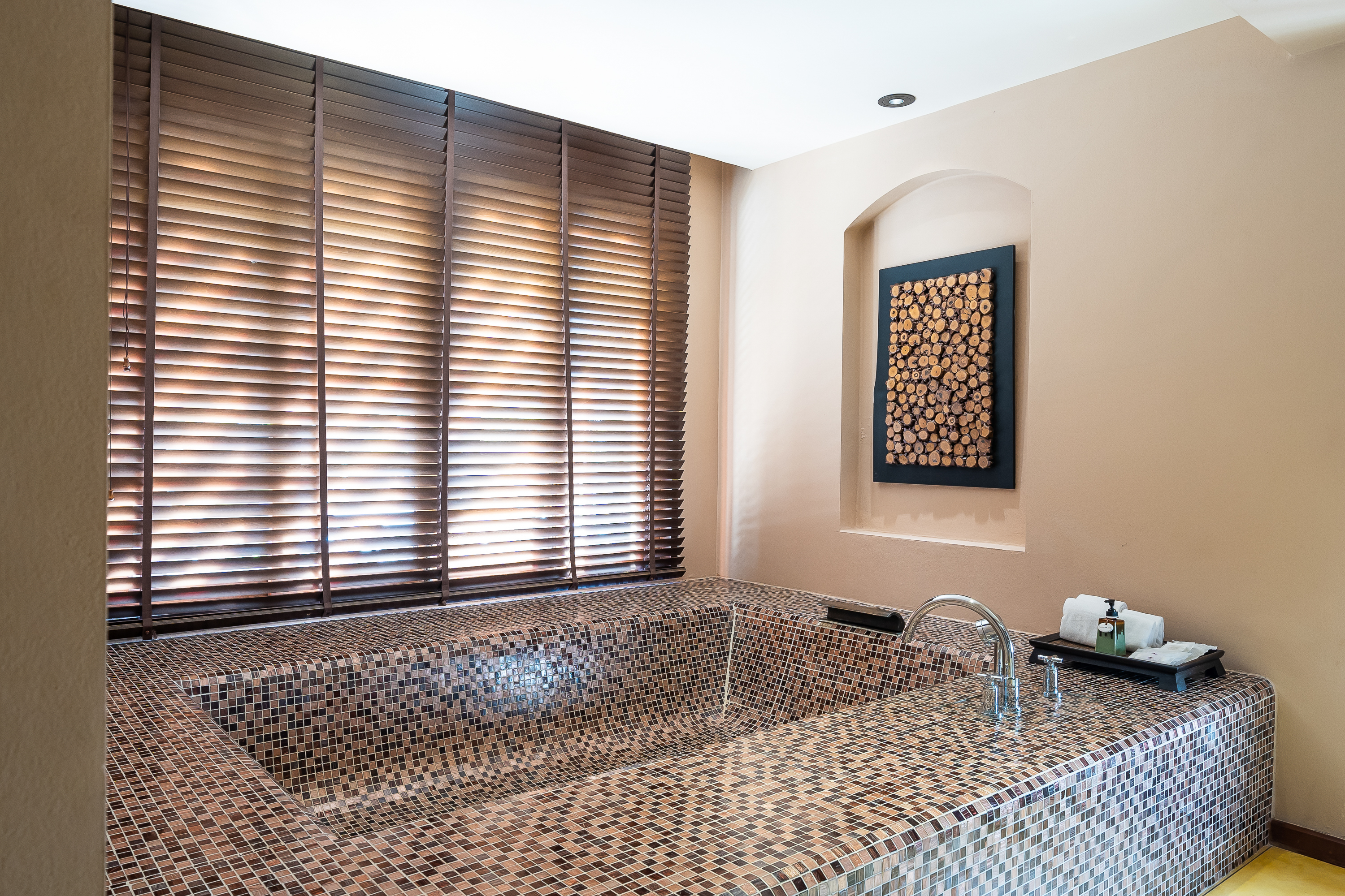 Premier Classic Hillside Bathub