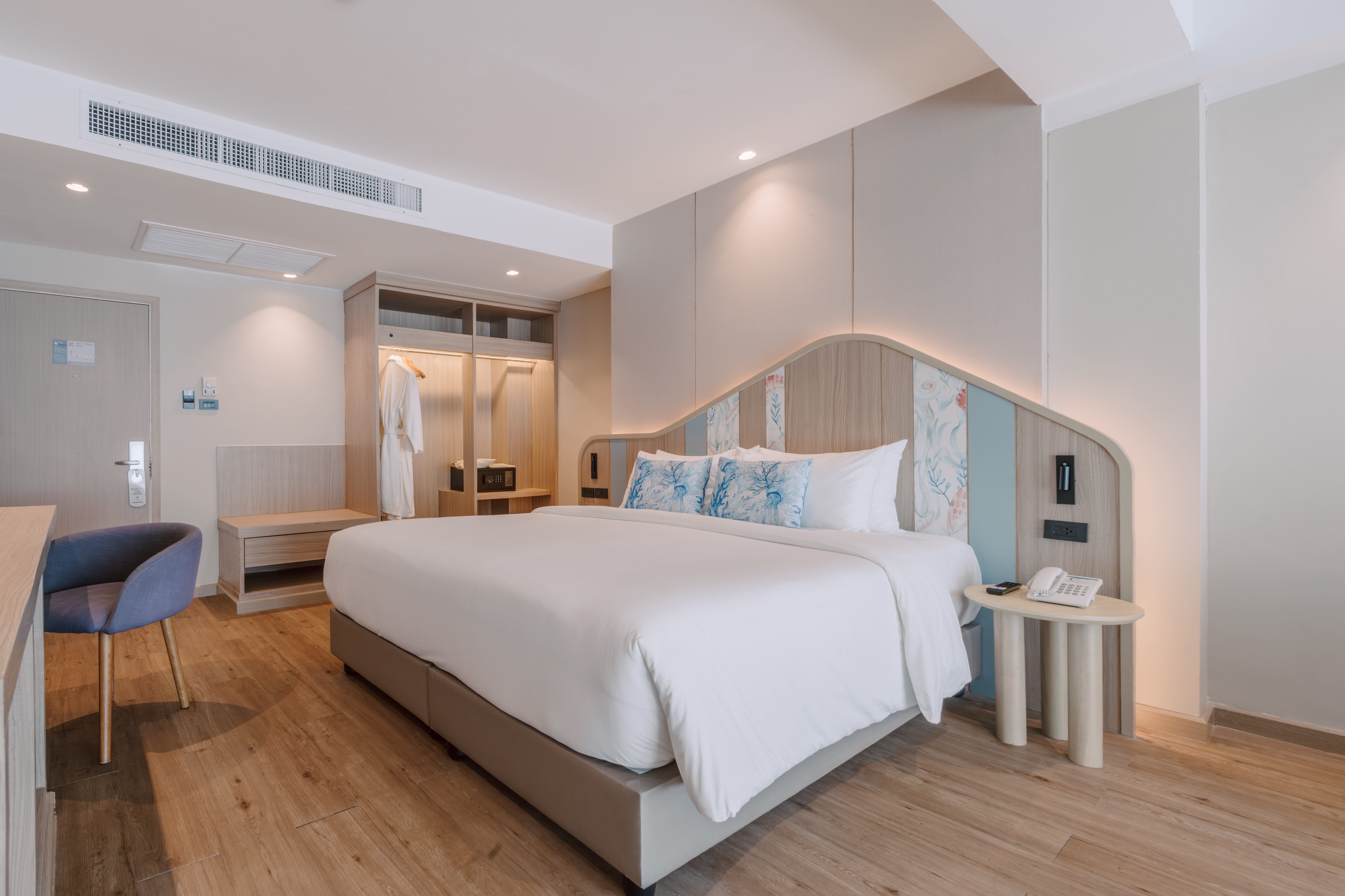 02. Deluxe Room King