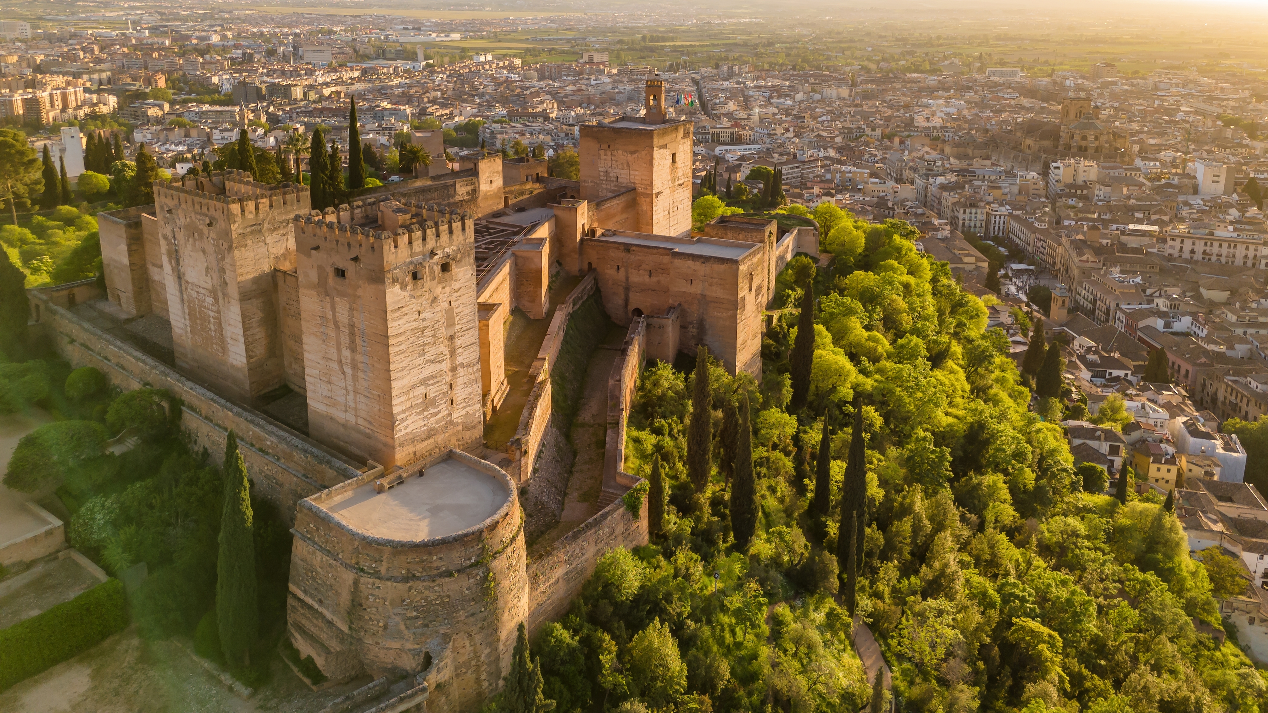 Alcazaba Granada Spanien Shutterstock 2536579575