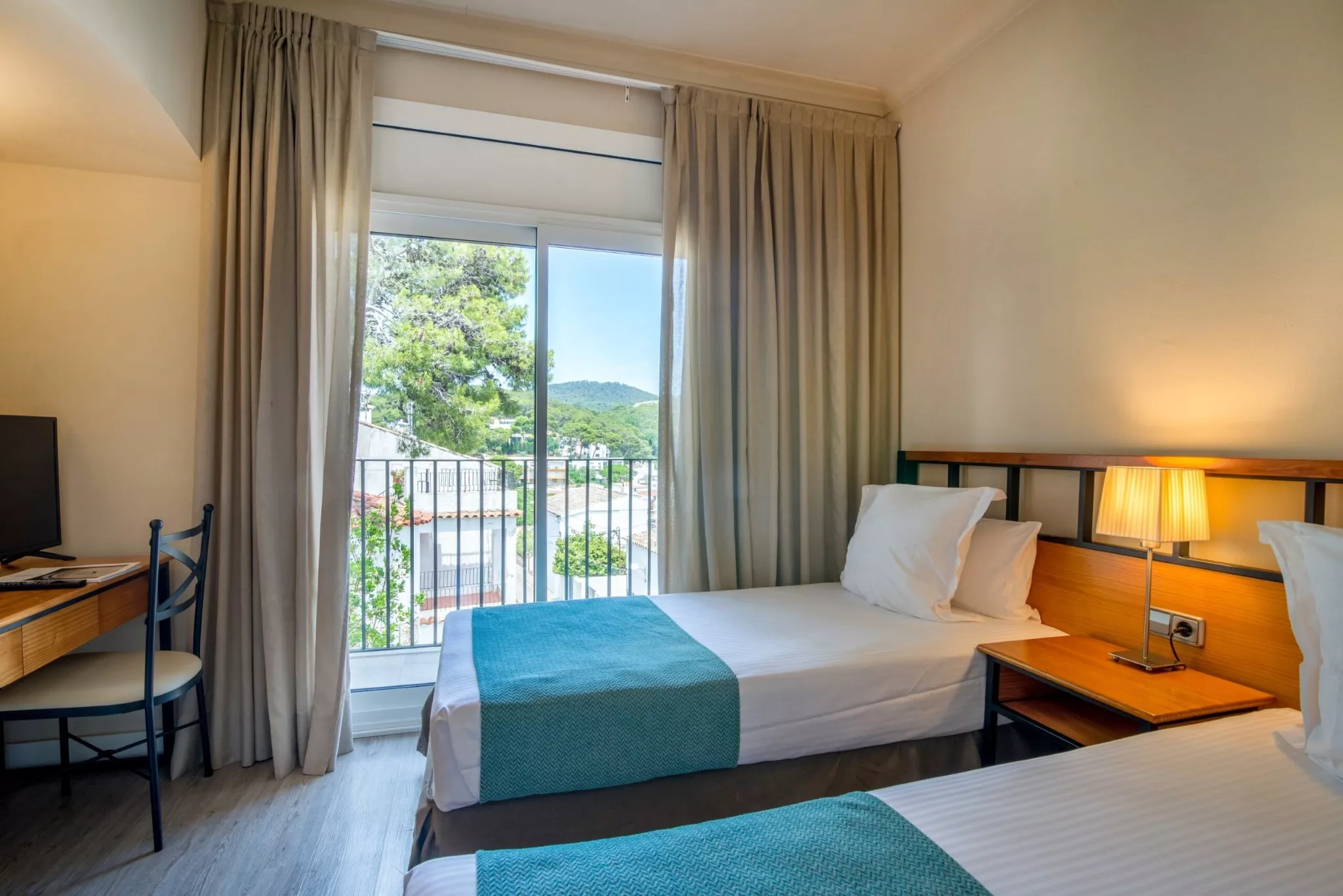 Doubel Exterior With Balcony 3