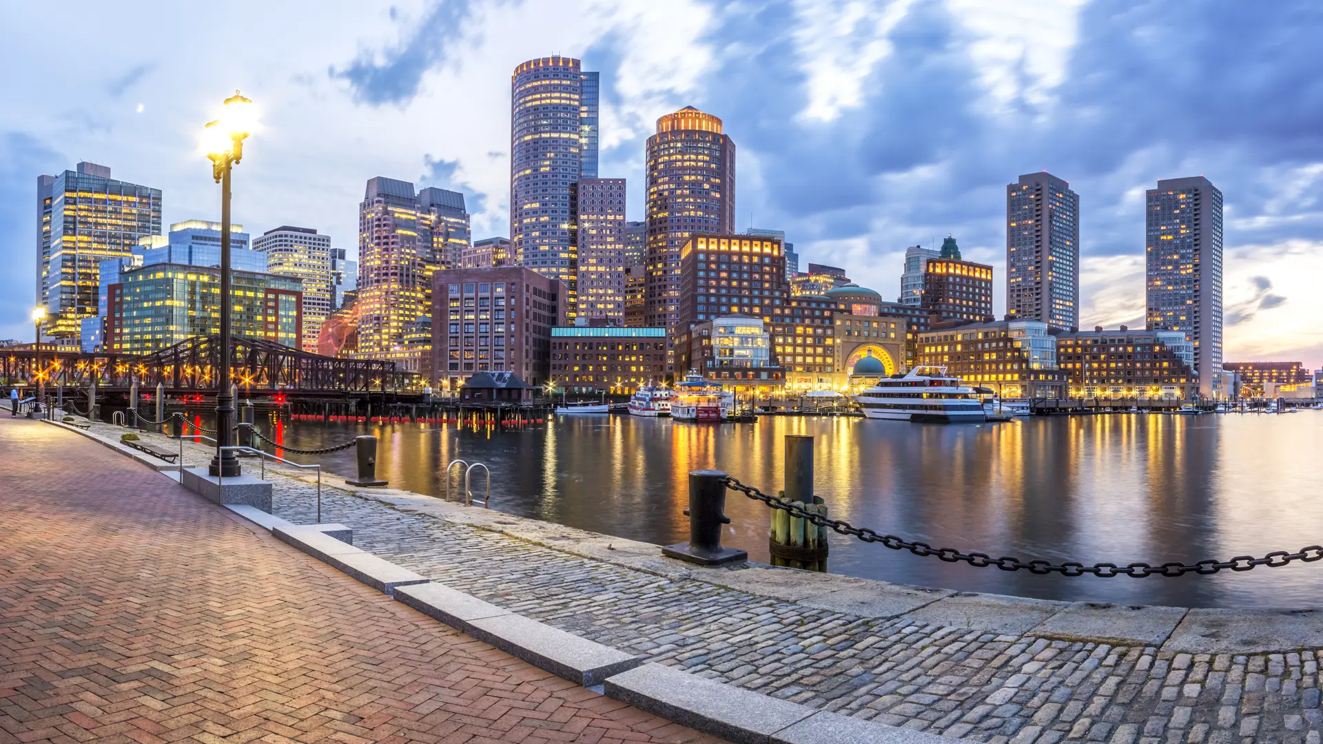 Shutterstock 305224904 Panoramaudsigt Over Boston I Massachusetts, USA Ved Solnedgang Fremviser Den Historiske Arkitektur Af Back Bay I Sommeren.