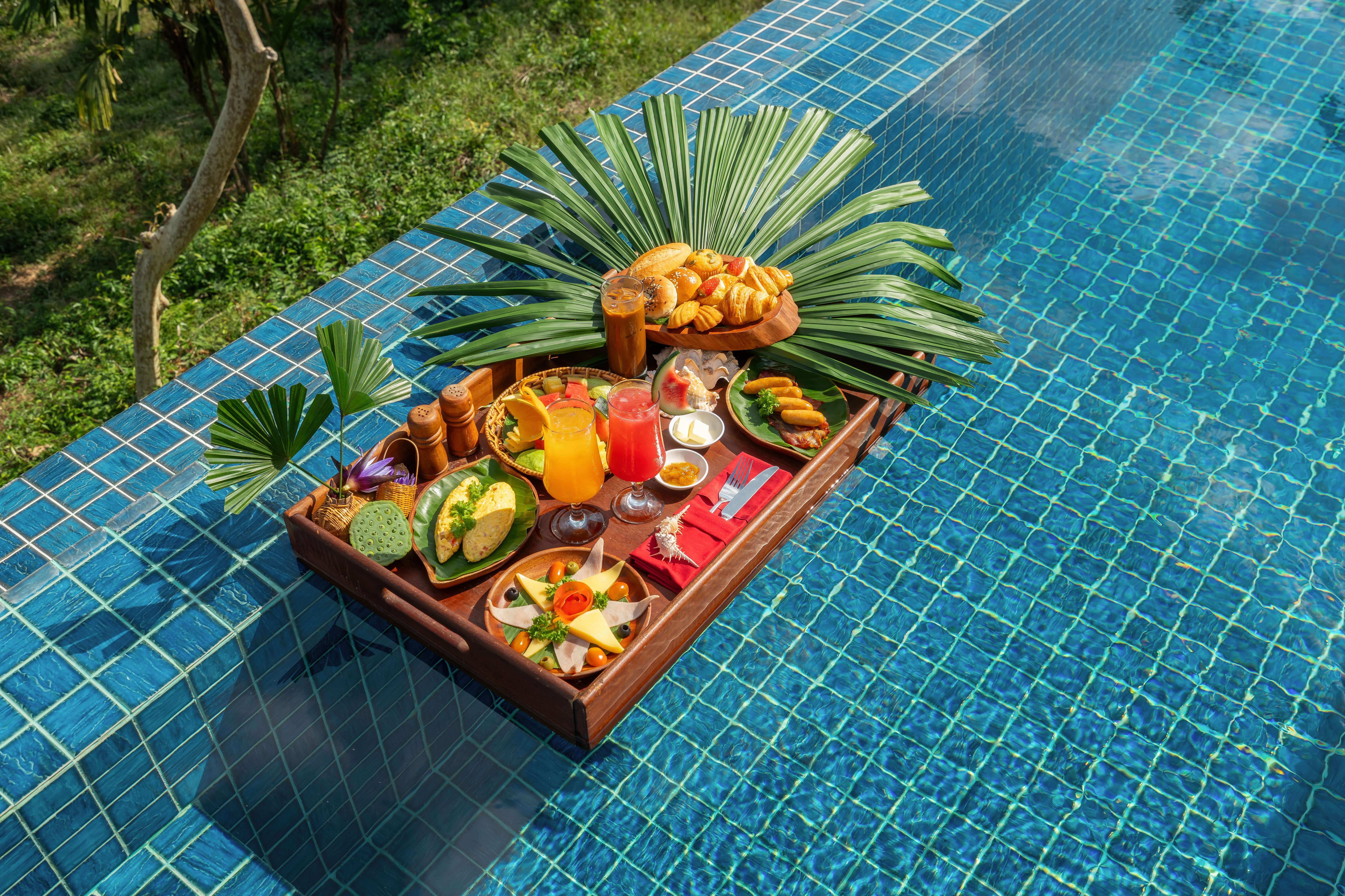 GB Floating Breakfast 2