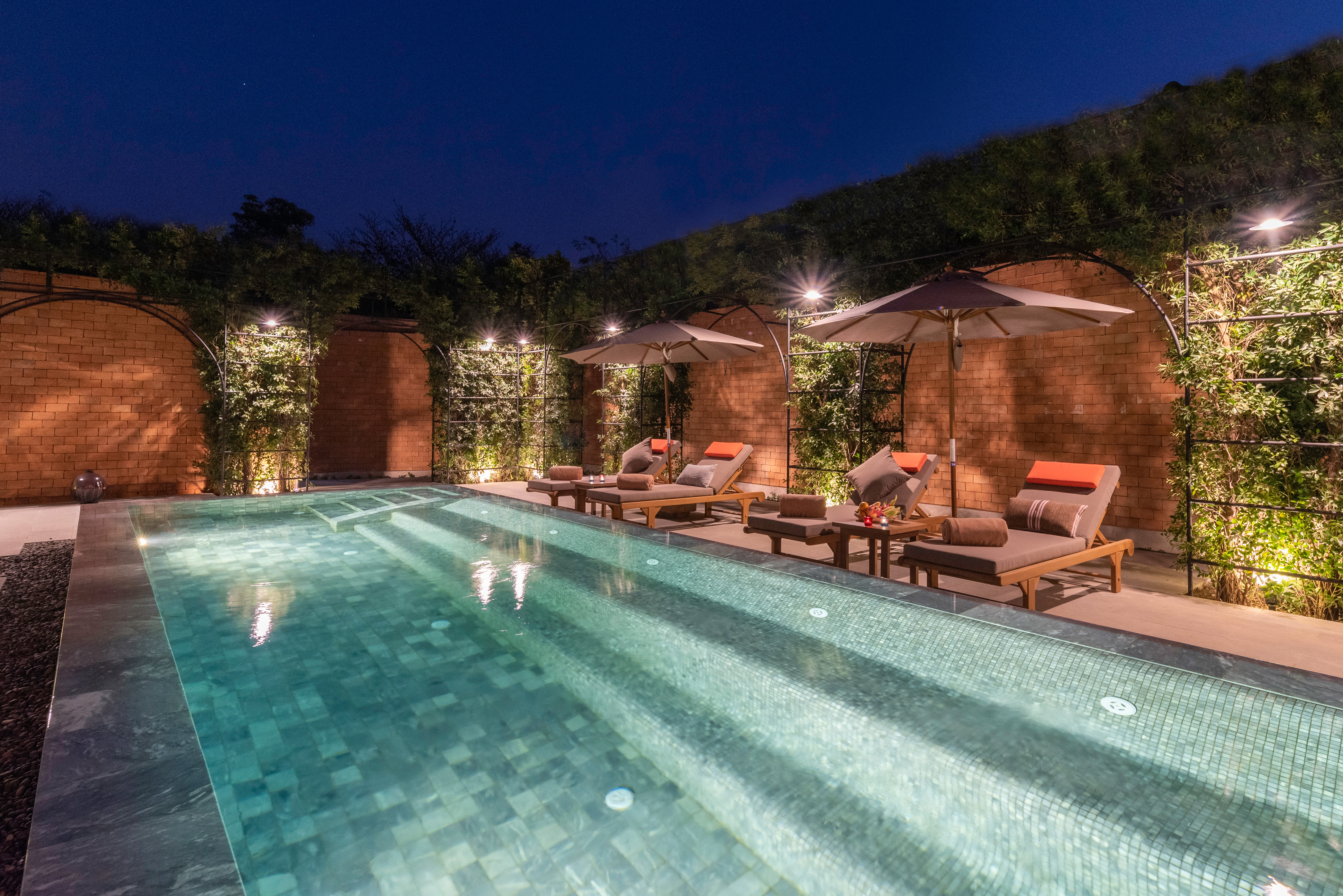 Boutique Pool View 06