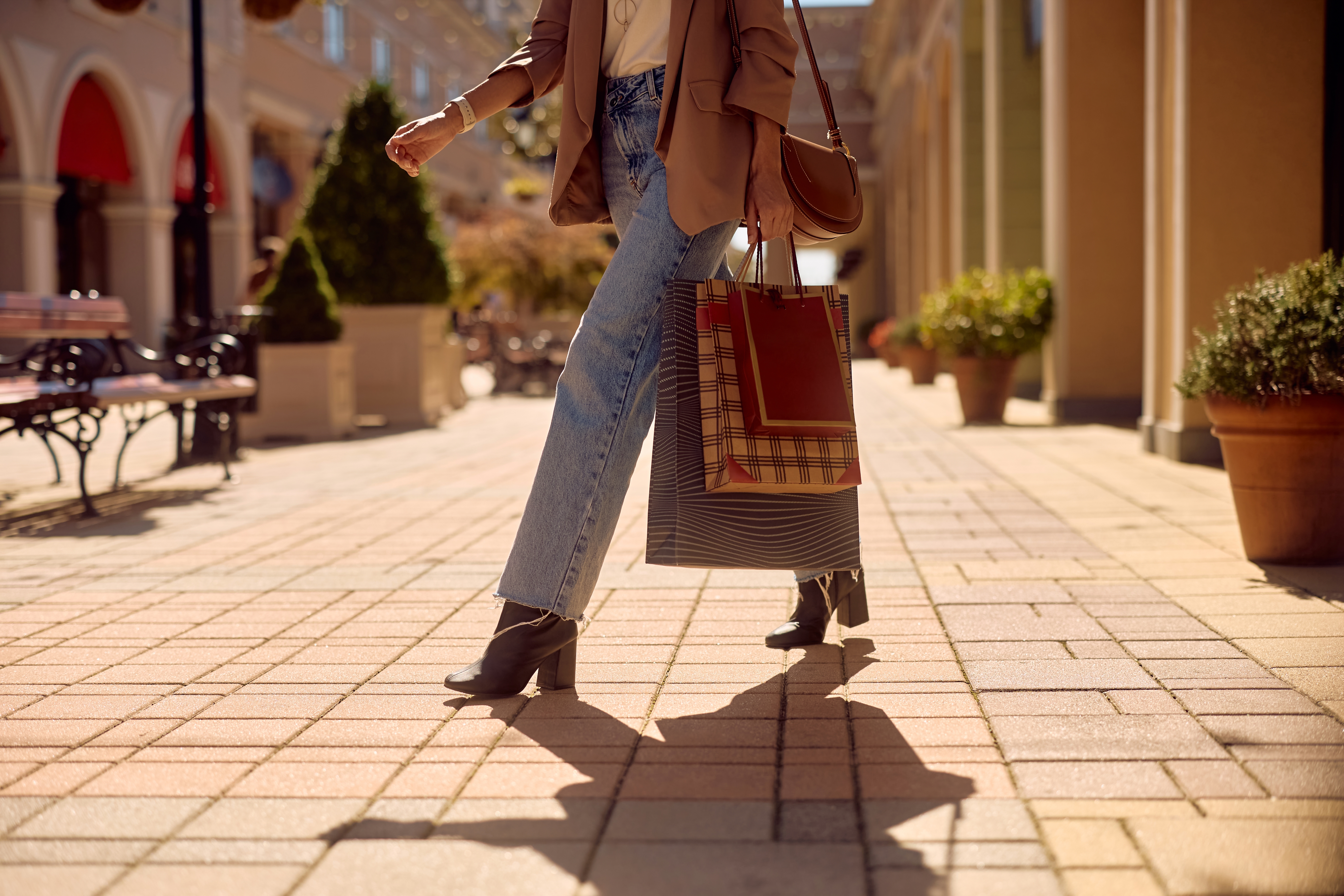Shopping Shutterstock 2710439953