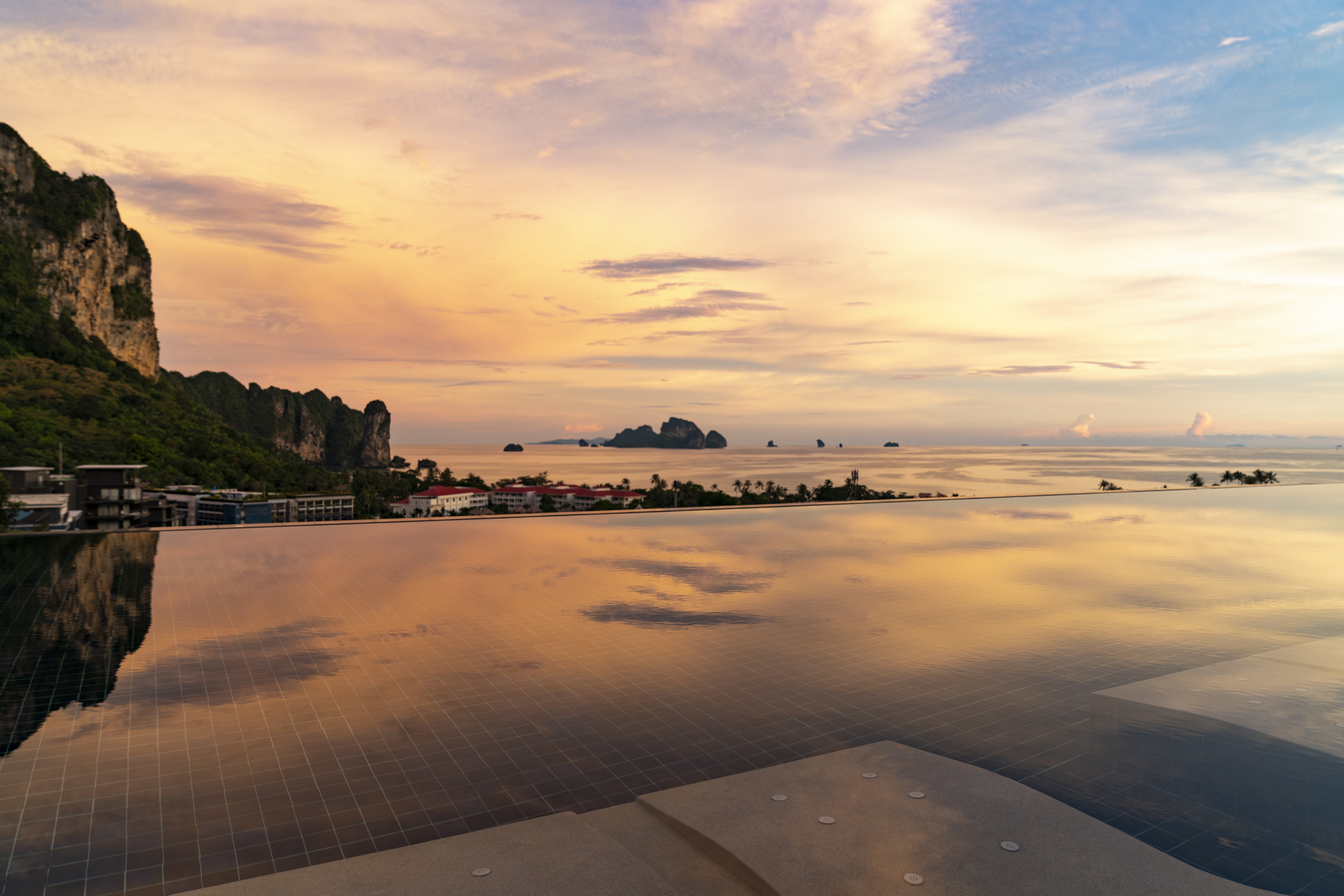 Avani Ao Nang Cliff Krabi Pool View Infinity Pool Sunset Closeup3
