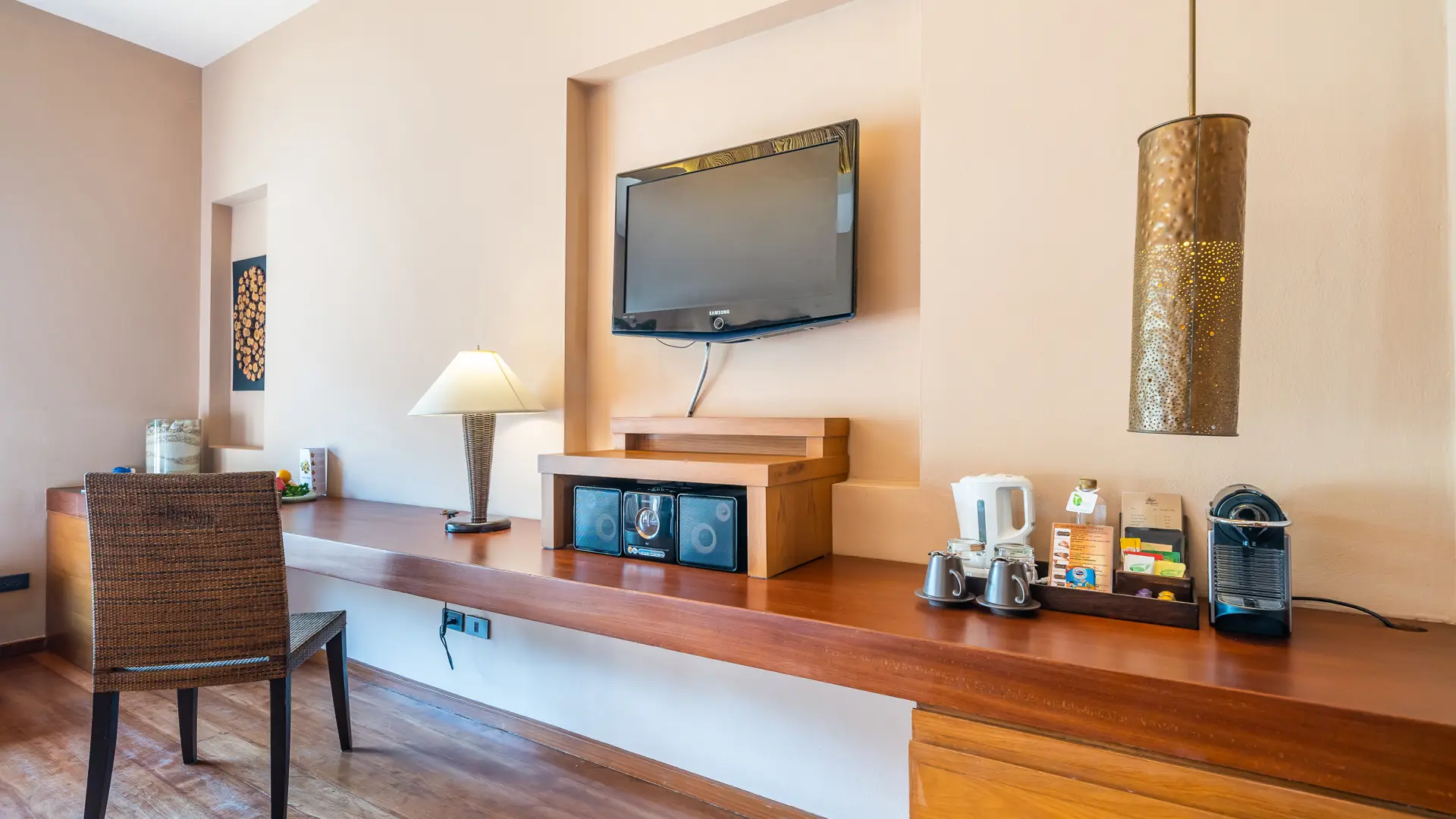 Premier Classic Hillside Amenities