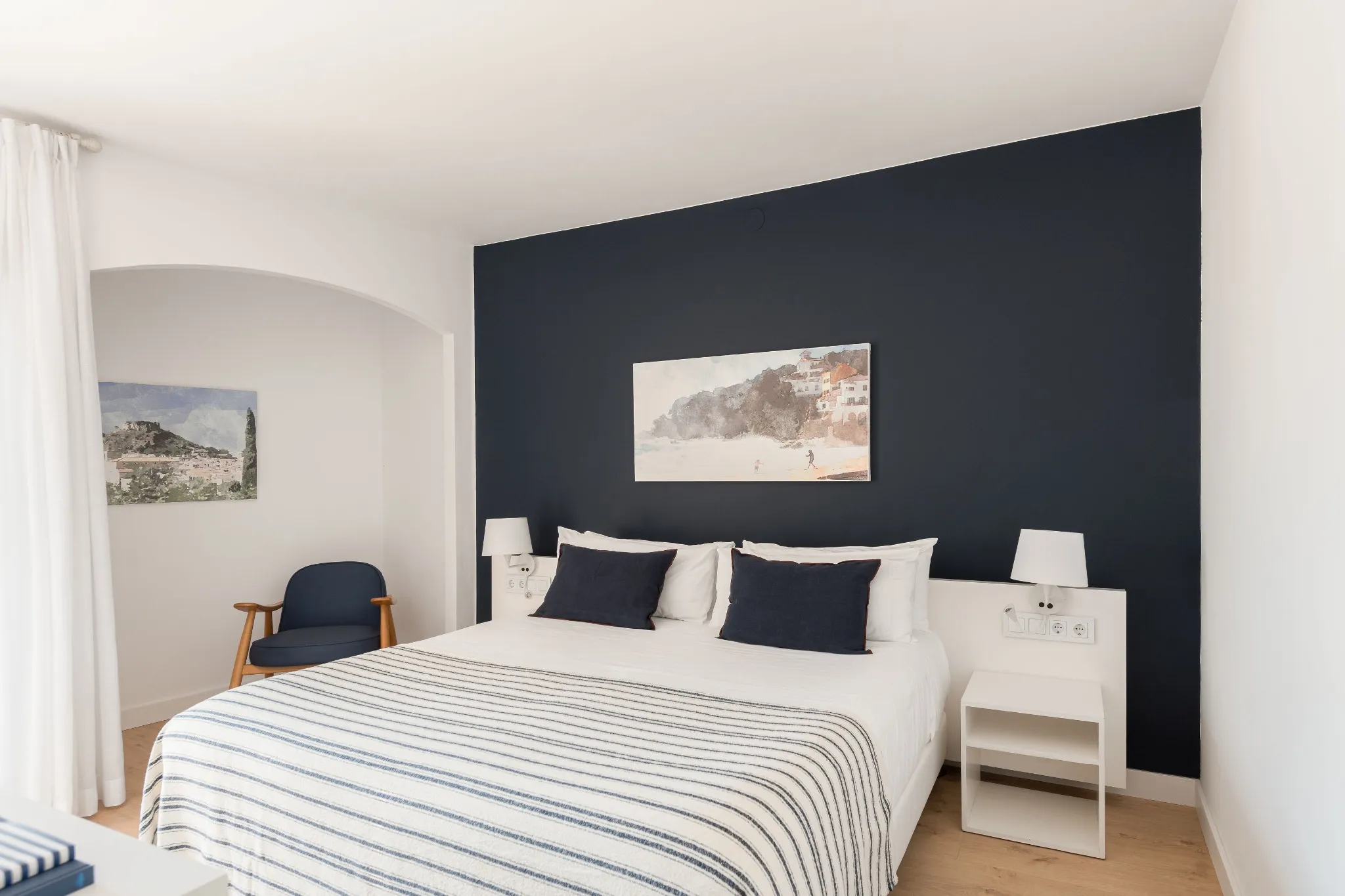 Double Room With Partial Sea Views 9