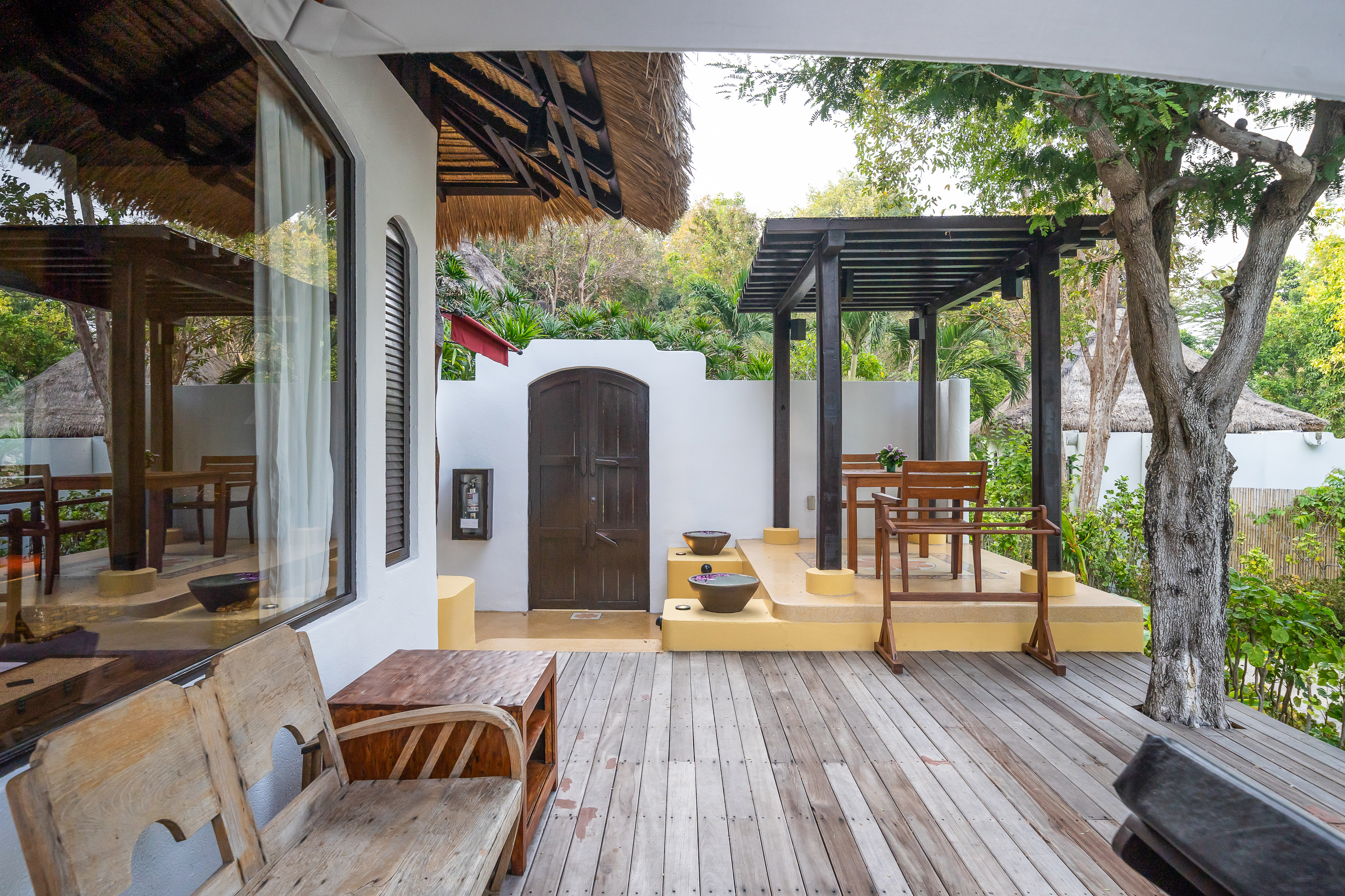 Beachfront Pool Villa 101 & 102 Sala 3