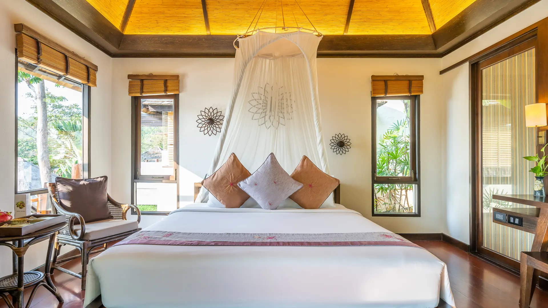 Deluxe Cottage Hillside Bed